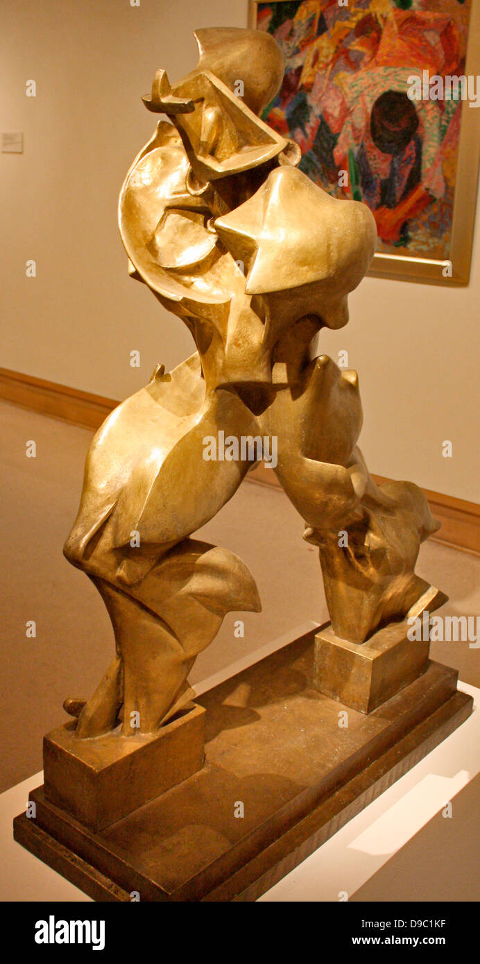 Forme uniche di continuità nello spazio"bronzo Scultura Futurista di  Umberto Boccioni.Umberto Boccioni (19 Ottobre 1882 - 17 agosto 1916)pittore  e scultore italiano.Il suo lavoro centrato sul ruolo del movimento  (dinamismo), velocità e