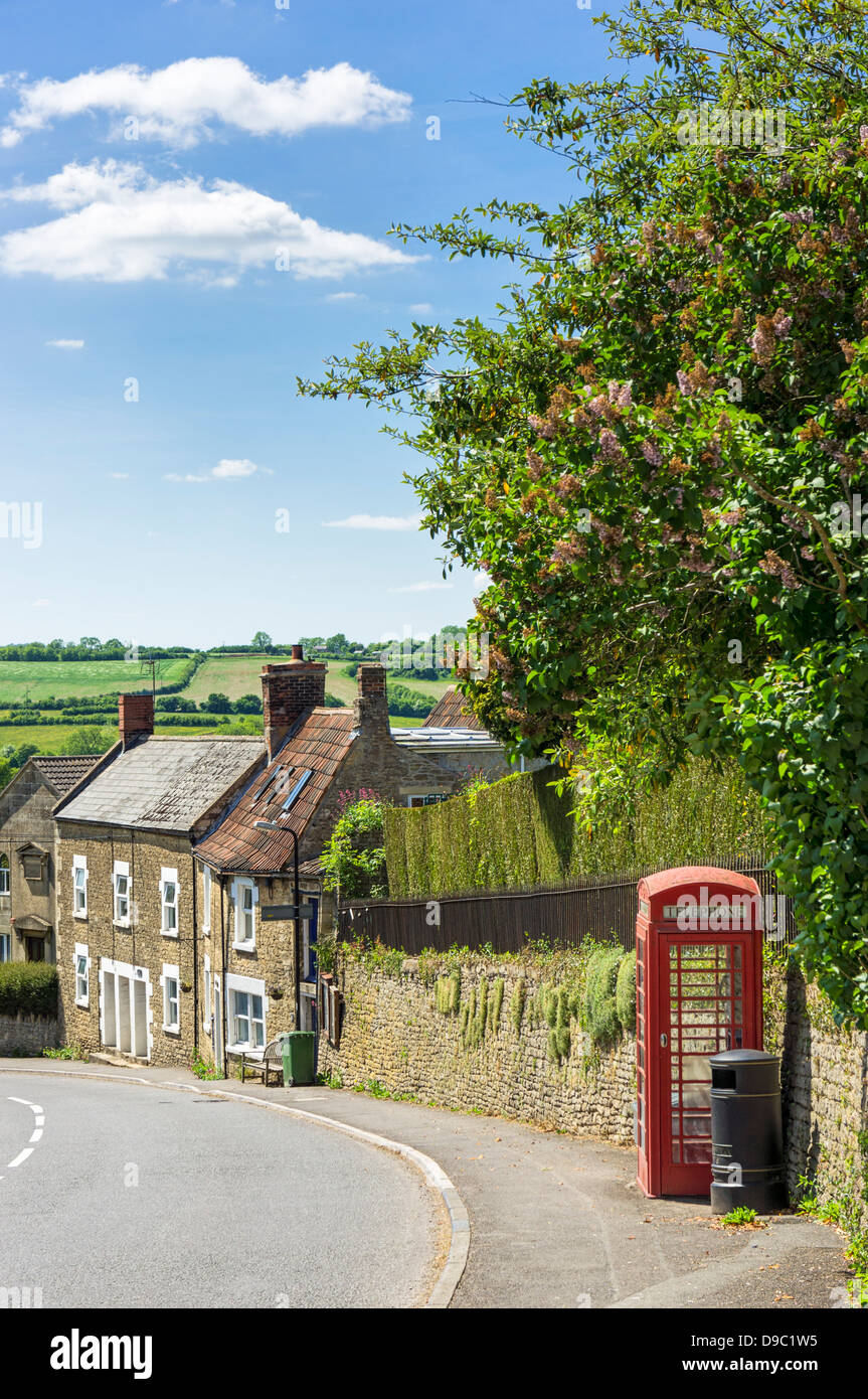 Bella vista inglese della campagna da Norton San Filippo village, Somerset, Inghilterra, Regno Unito Foto Stock