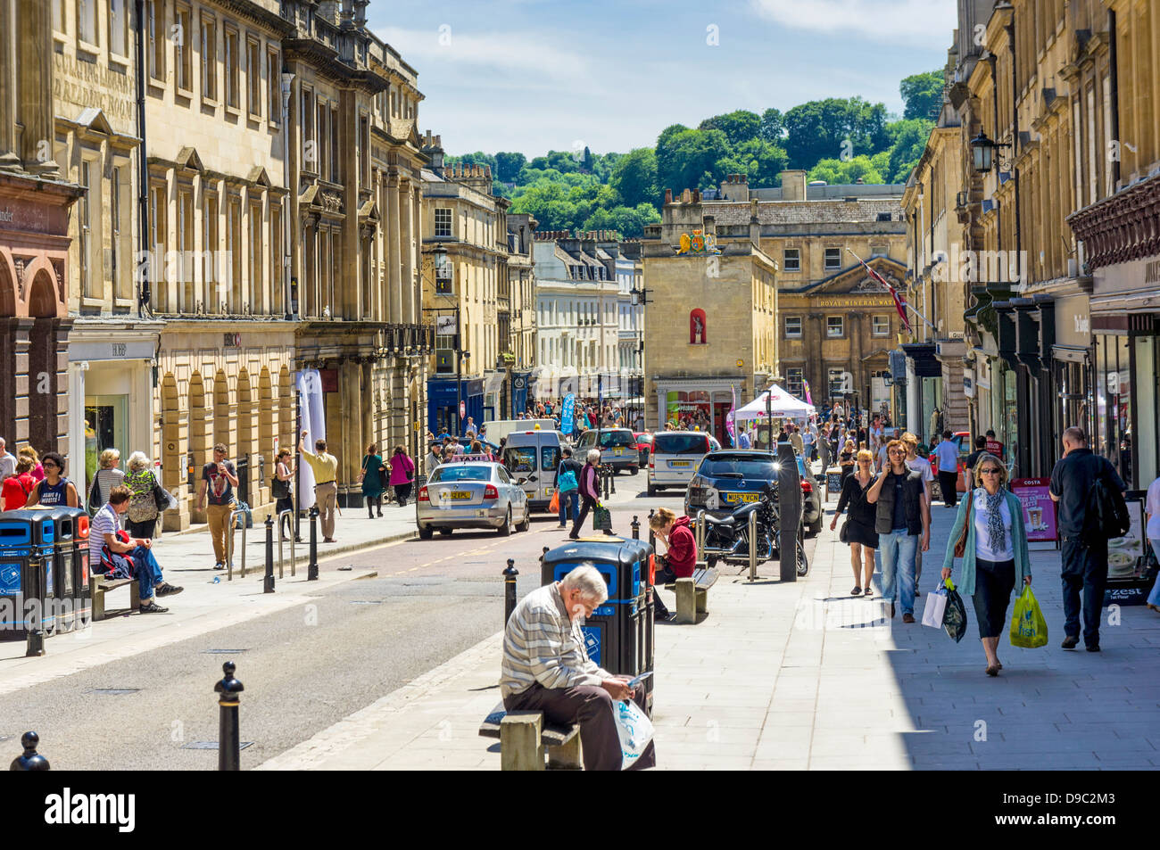 Strade dello shopping a Bath, Somerset, Inghilterra, Regno Unito Foto Stock