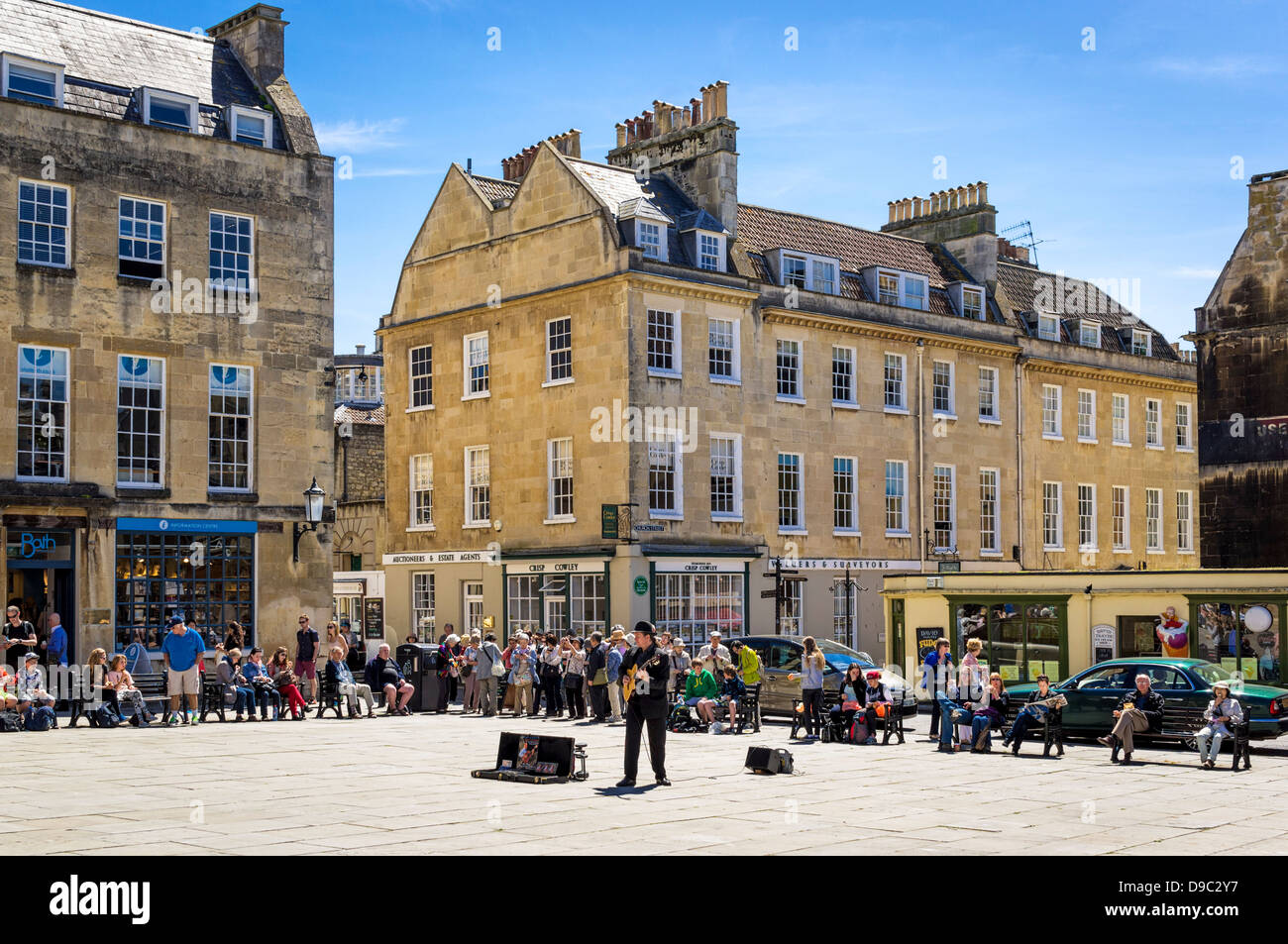 Busker in bagno, Somerset city centre, England, Regno Unito Foto Stock