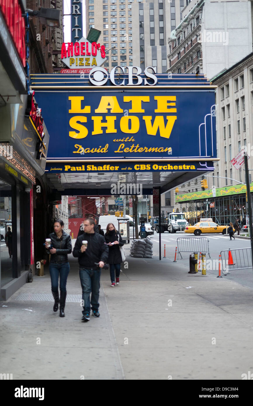 Il LateShow Ed Sullivan Theater all'angolo di Broadway e 53rd Street nel centro di Manhattan Foto Stock