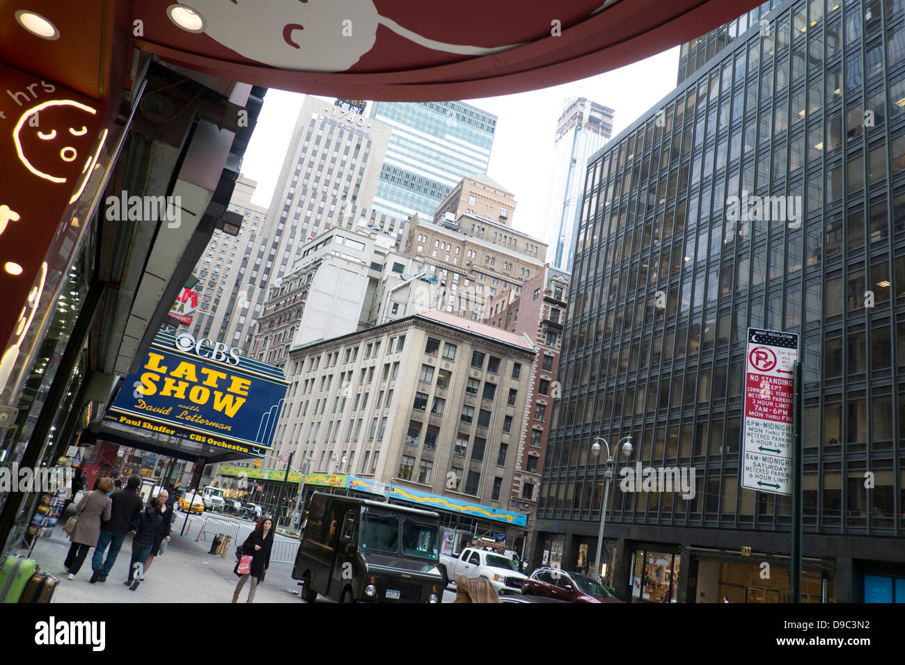 Il LateShow Ed Sullivan Theater all'angolo di Broadway e 53rd Street nel centro di Manhattan Foto Stock