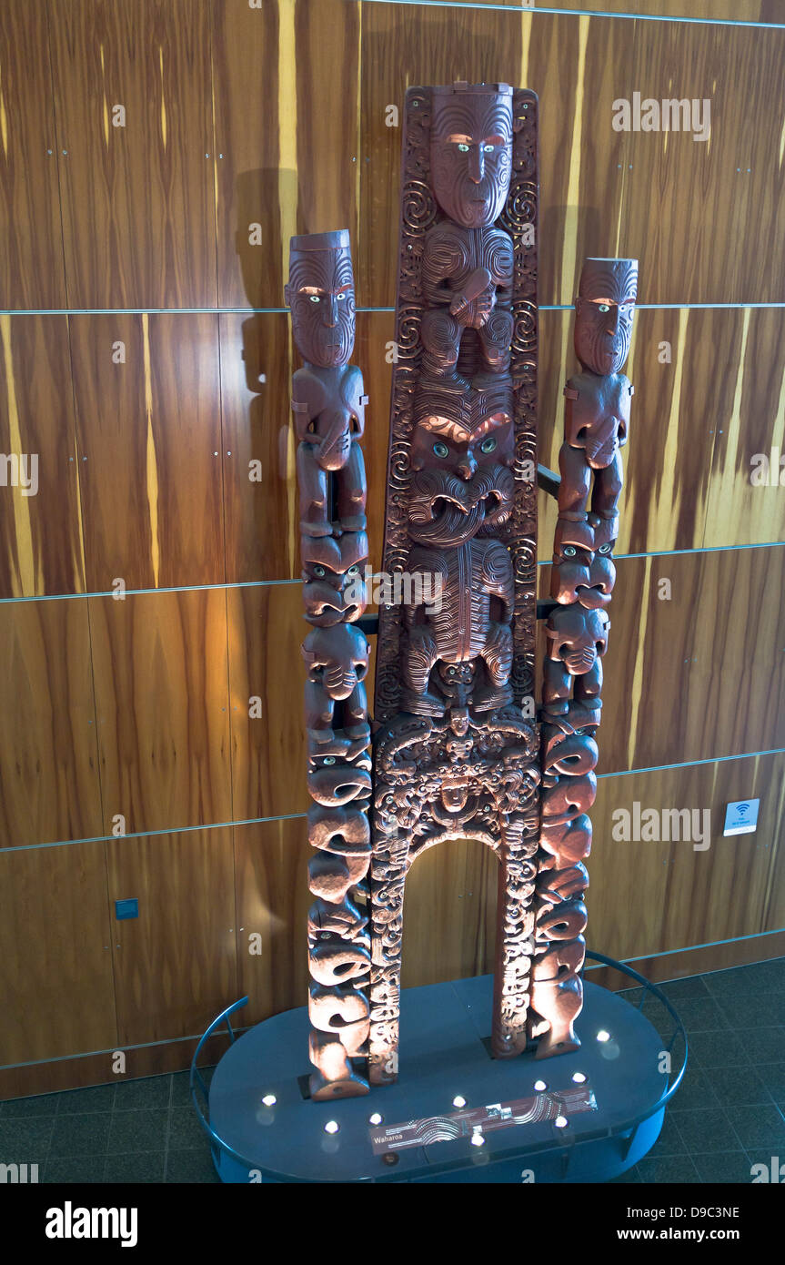 dh WELLINGTON NUOVA ZELANDA Maori gateway mostra di scultura mostra cultura del legno intagliato Foto Stock