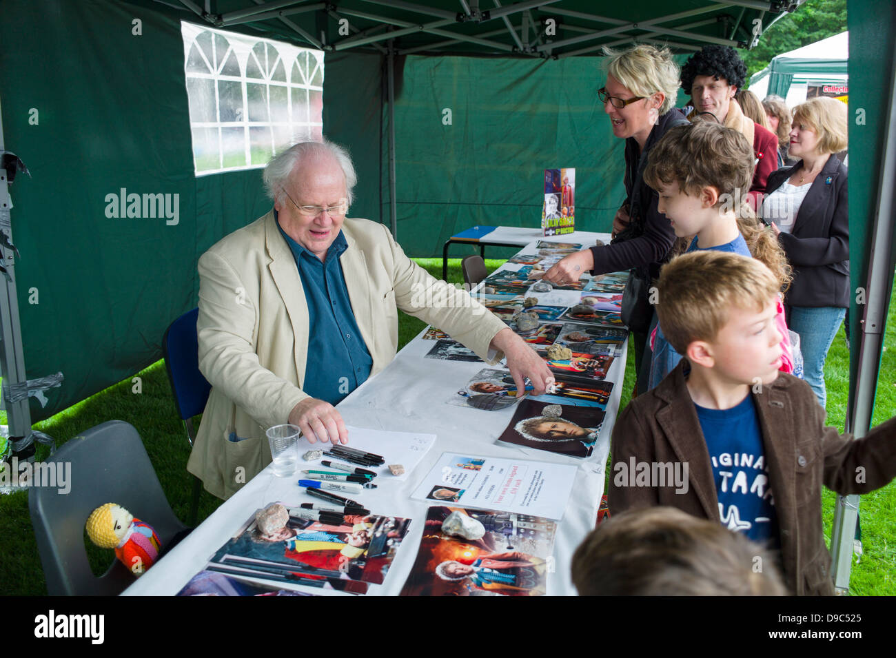 Ritratto di Colin Baker con i suoi numerosi fan fu il sesto Dr Who da1984-86 prese a Herne Bay Si-Fi dal mare evento. Foto Stock