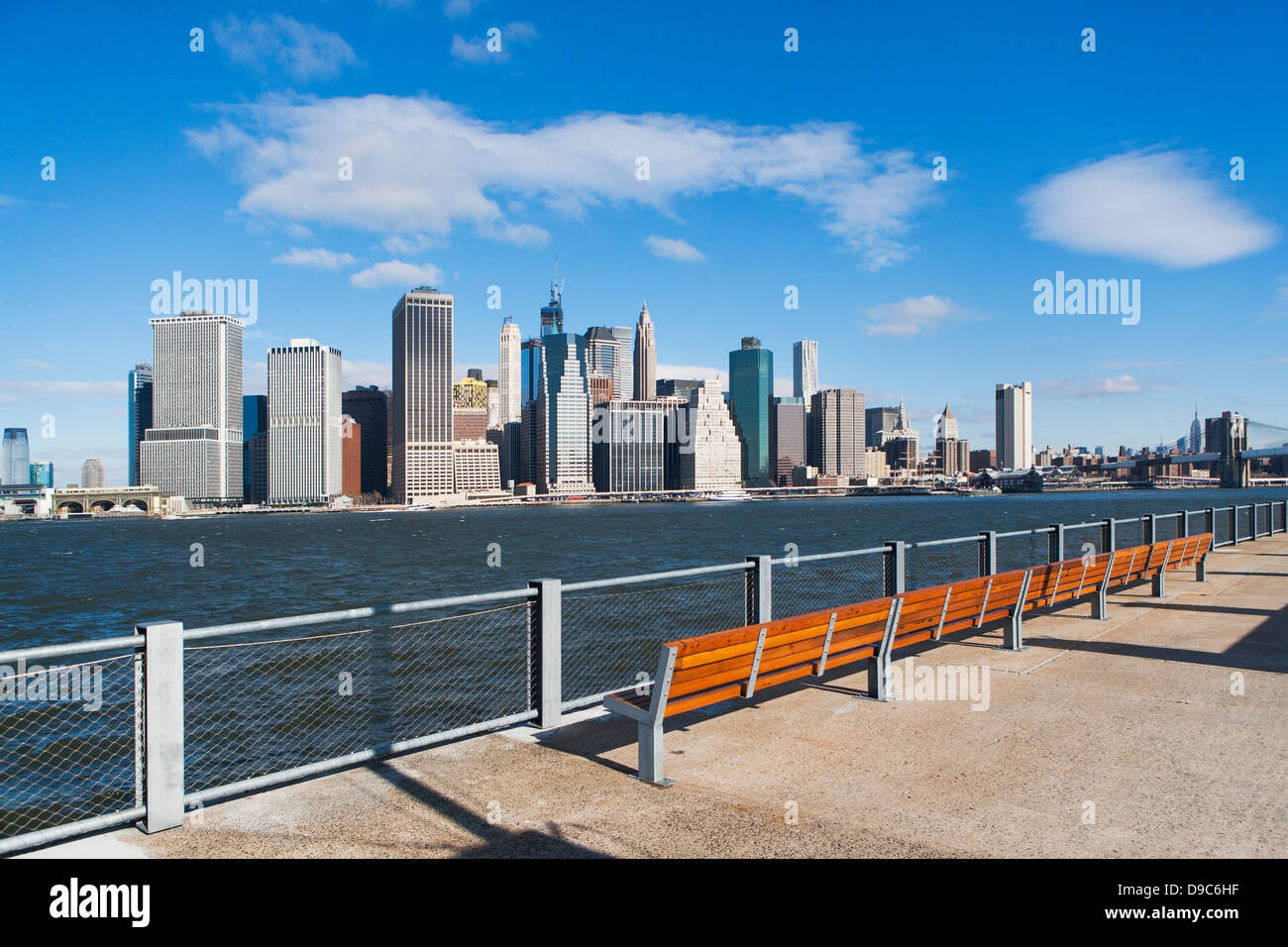 Waterfront vista sullo skyline di Manhattan, New York City, Stati Uniti d'America Foto Stock