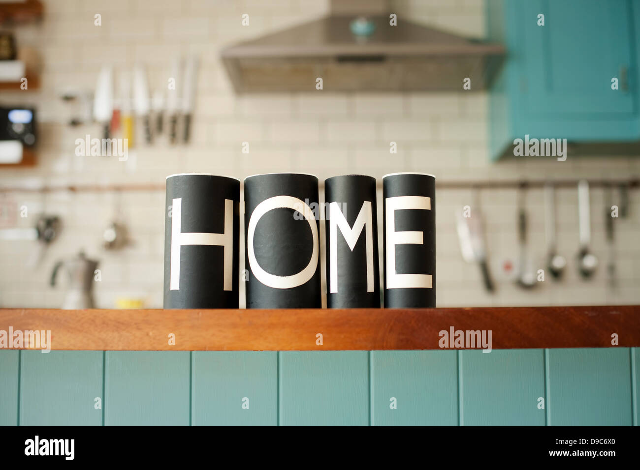 La parola 'Home' sul banco di cucina Foto Stock