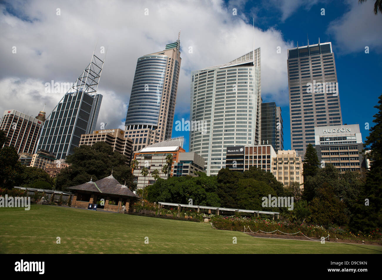 Vista generale di edifici per uffici dal Royal Botanic Gardens, Sydney, Australia Foto Stock