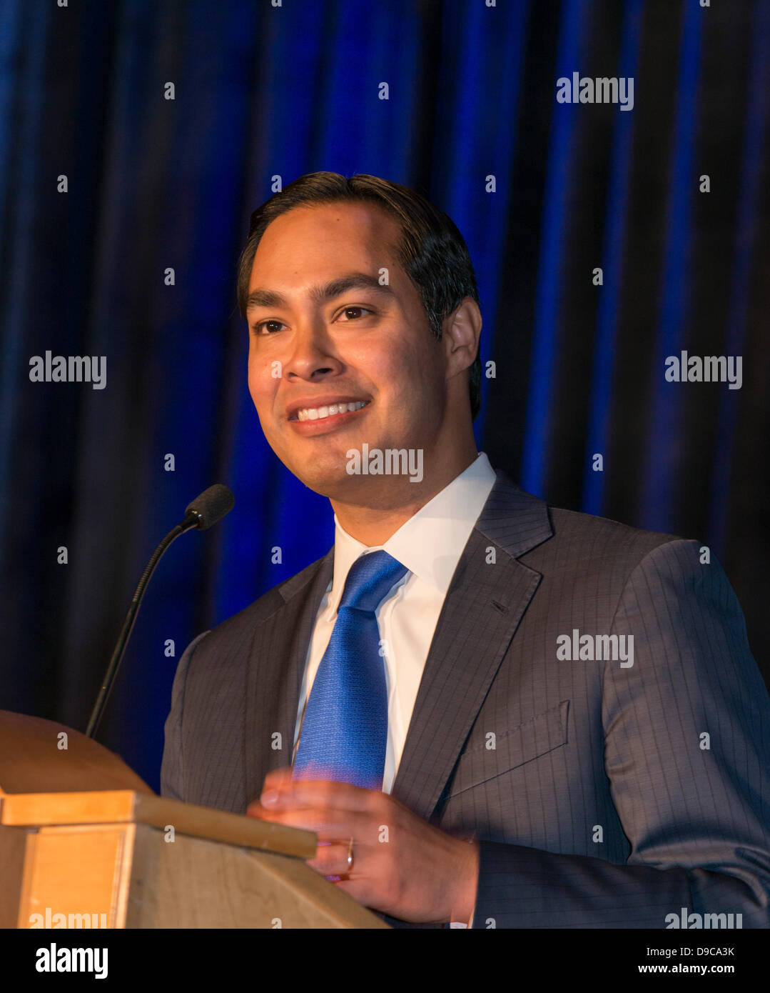 Candidato Democratic Julian Castro è stato xvi Stati Uniti Segretario di Albergare e Sviluppo Urbano sotto il Presidente Barack Obama da 2014 a 2017. Foto Stock