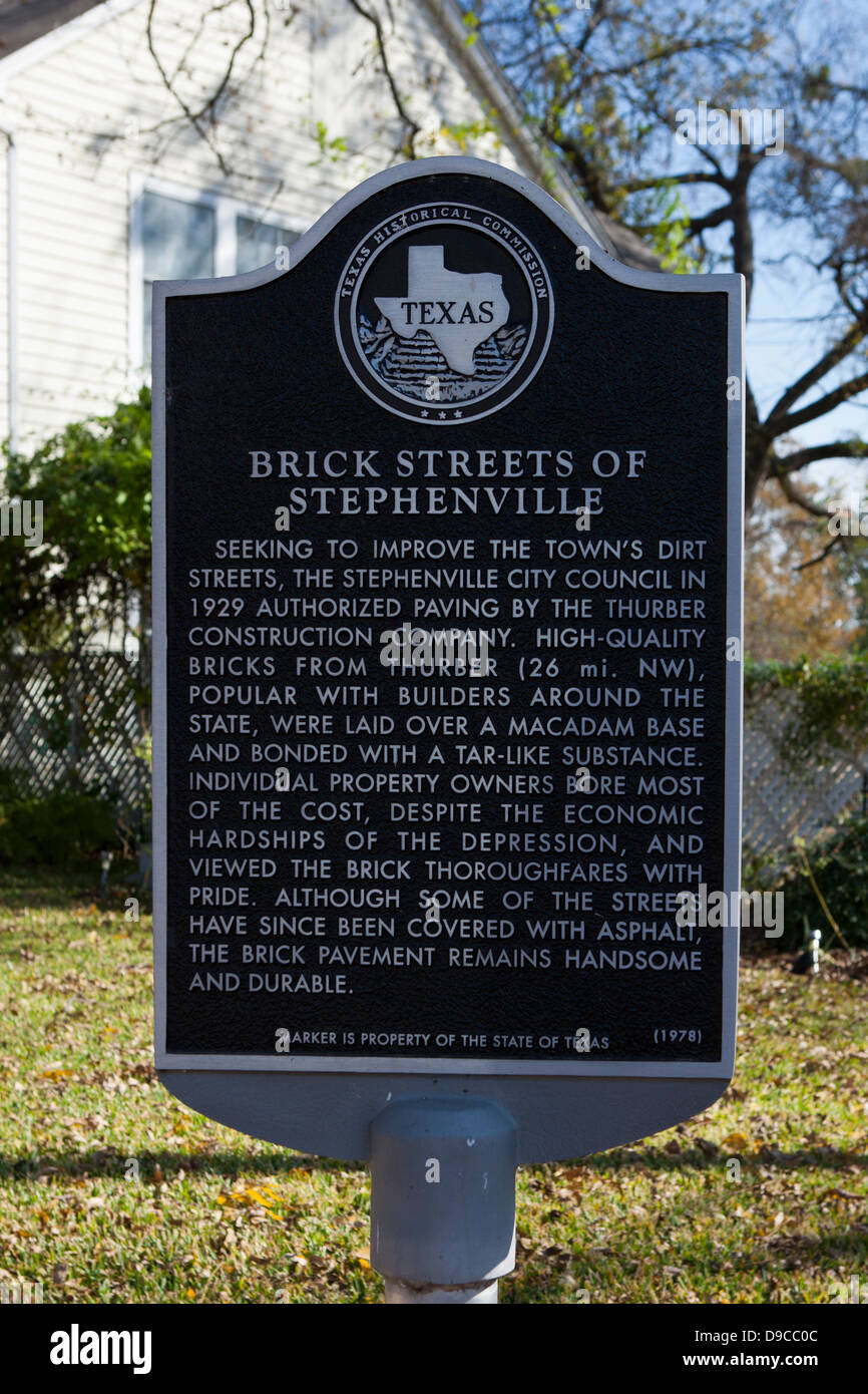Le strade di mattoni di Stephenville cercando di migliorare la città alla sporcizia di strade, Stephenville City Council nel 1929 autorizzati pavi Foto Stock