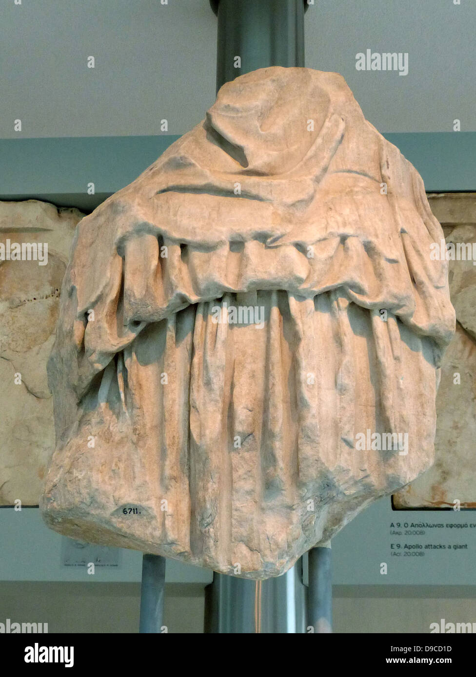 Peplos figura di Hera dal frontone orientale del Partenone, alloggiato nel Nuovo Museo dell'Acropoli di Atene Foto Stock