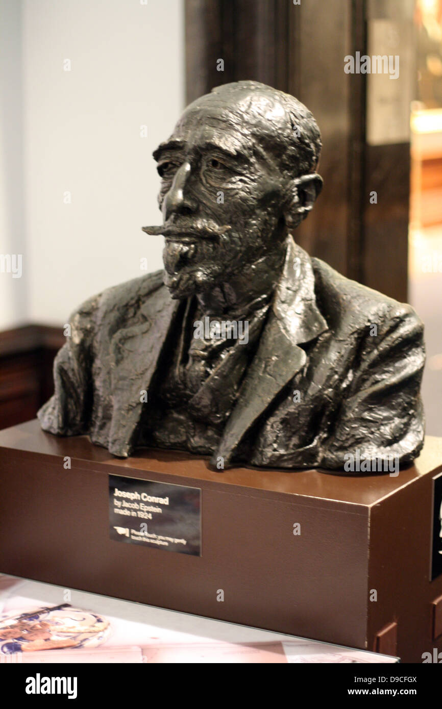 Joseph Conrad busto in bronzo di Sir Jacob Epstein 1924. Joseph Conrad (1857 - 1924) era un autore polacco che ha scritto in inglese. Sir Jacob Epstein KBE (10 novembre 1880 - 19 agosto 1959) era un americano-Nato lo scultore britannico Foto Stock