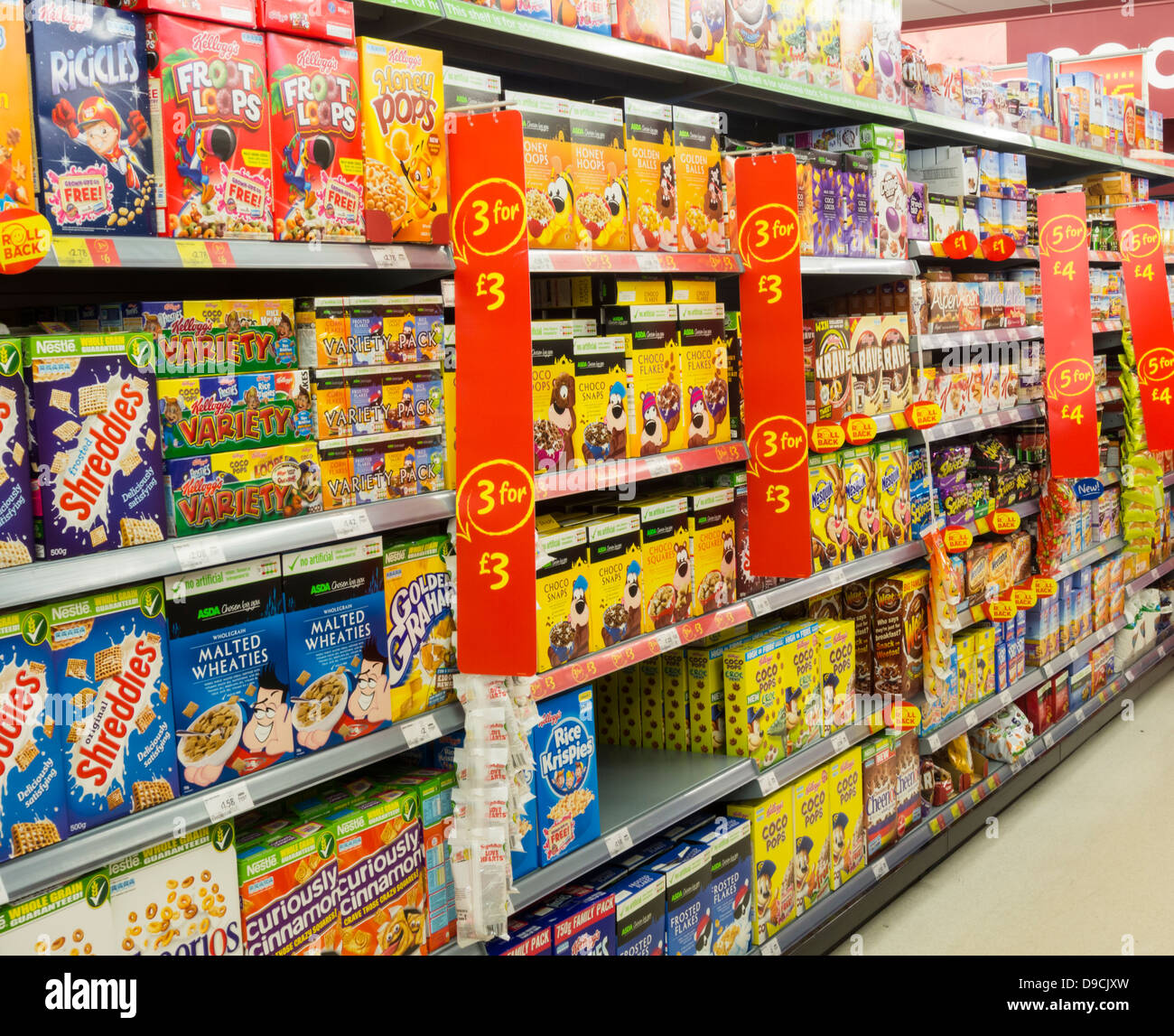 Cereali per la prima colazione nel supermercato Asda. Inghilterra, Regno Unito Foto Stock