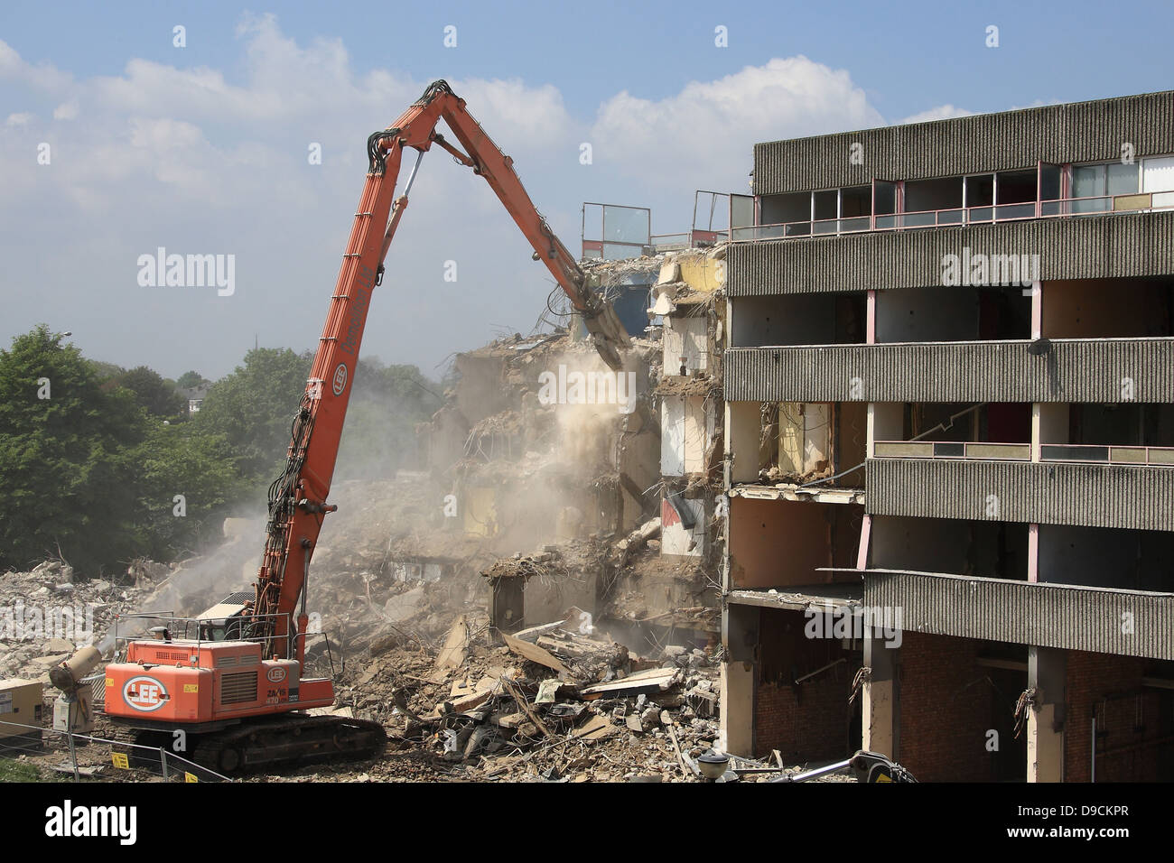 Derelitti blocco di appartamenti in Londra in attesa di demolizione come parte di un progetto di rigenerazione. Foto Stock