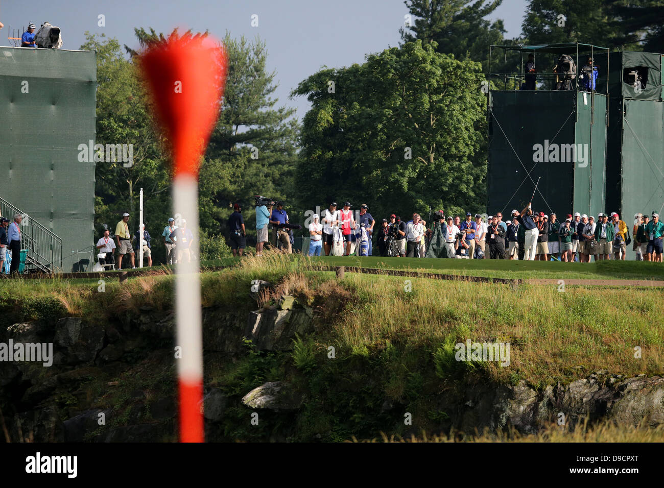 Merion, STATI UNITI D'AMERICA. 16 Giugno, 2013. Justin Rose (ITA), 16 giugno 2013 - Golf : Justin Rosa dell'Inghilterra in azione sul diciassettesimo foro durante il fnal round della U.S. Campionato Open a Merion Golf Club, Est corso di Haverford Township, Delaware County, Pennsylvania. (Foto di Koji Aoki AFLO/sport/Alamy Live News) Foto Stock