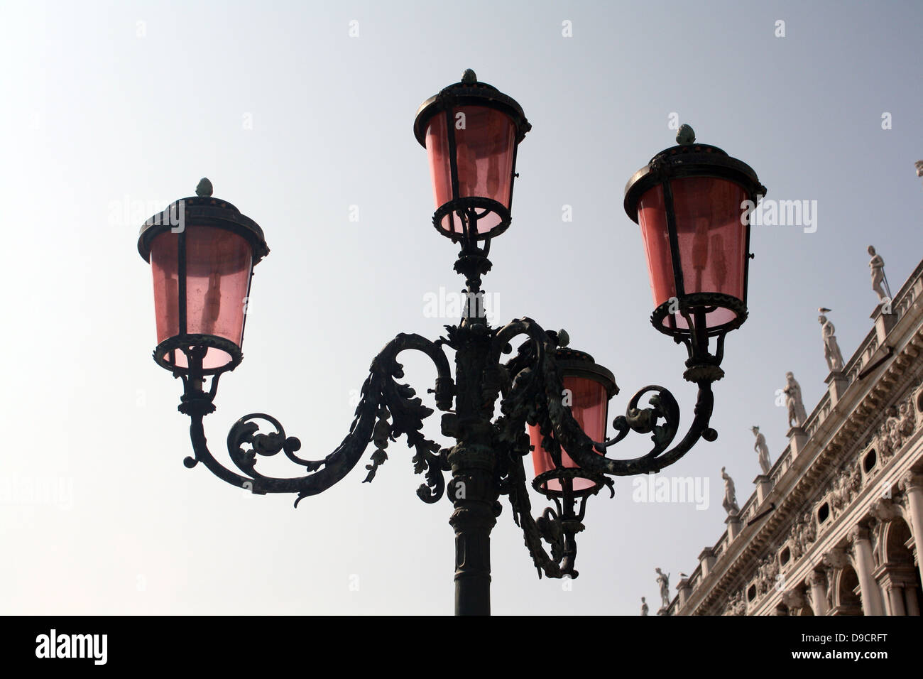 Risparmio energetico eco-friendly l'illuminazione su un lampione nella piazzetta di San Marco, Venezia. Foto Stock