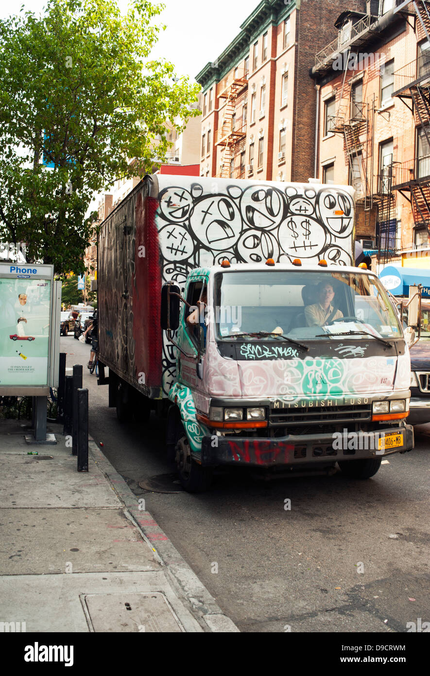 La città di New York, consegna carrello coperto con vernice spray Graffiti Foto Stock