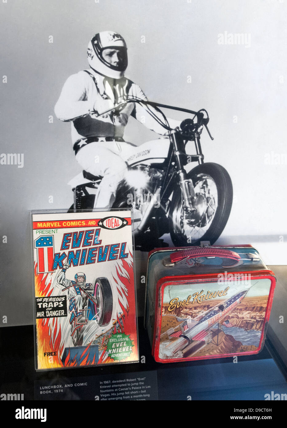 Evel Knievel display con foto, fumetto e scatola di pranzo a Harley Davidson Museum di Milwaukee, Wisconsin Foto Stock