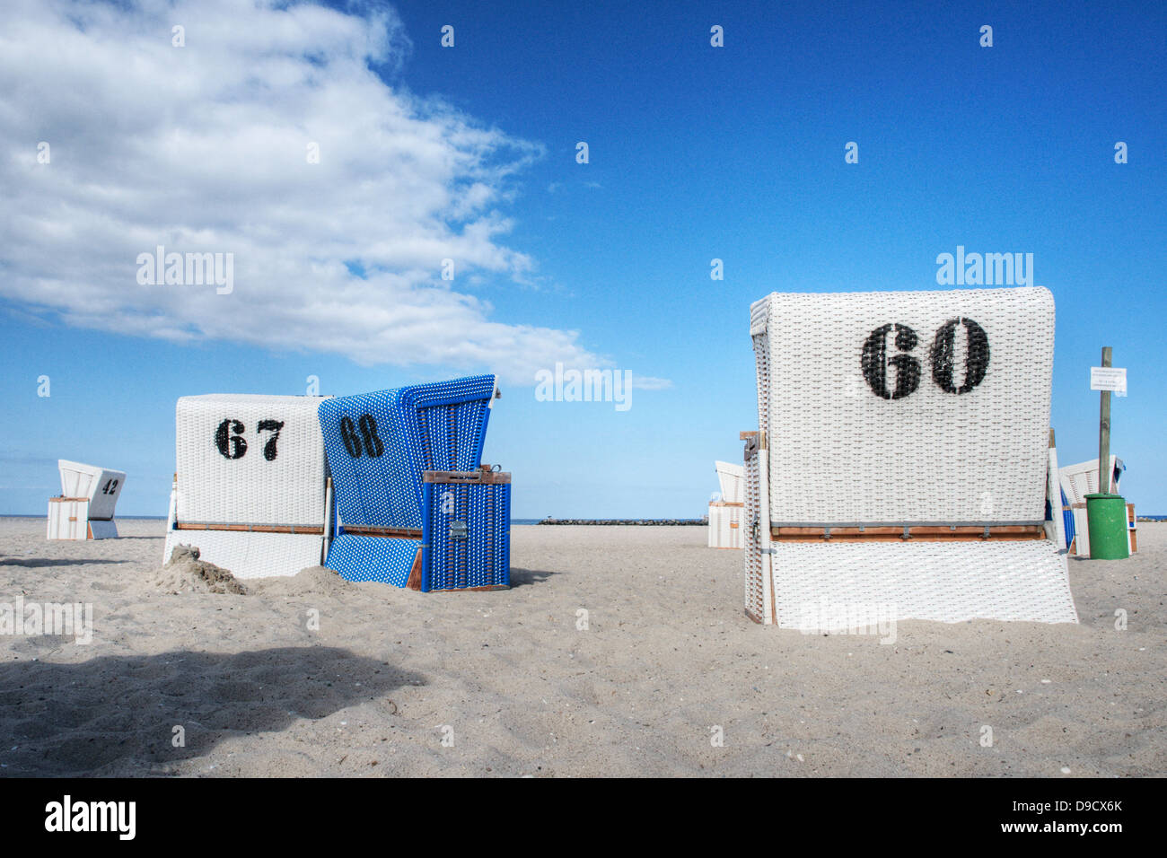 Cestini di spiaggia sulla spiaggia Foto Stock