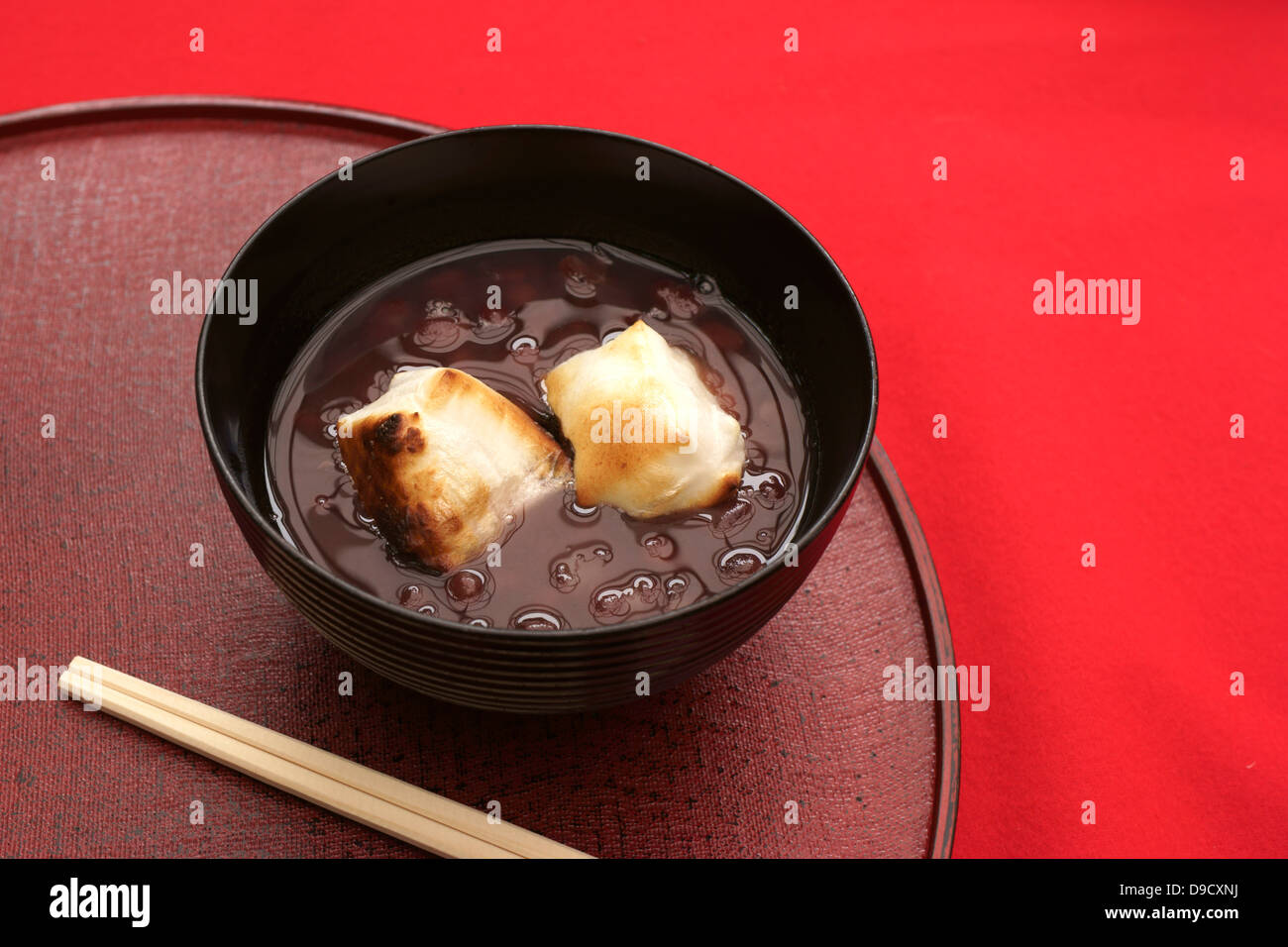 In stile giapponese di fagioli rossi e torta di riso zuppa Foto Stock