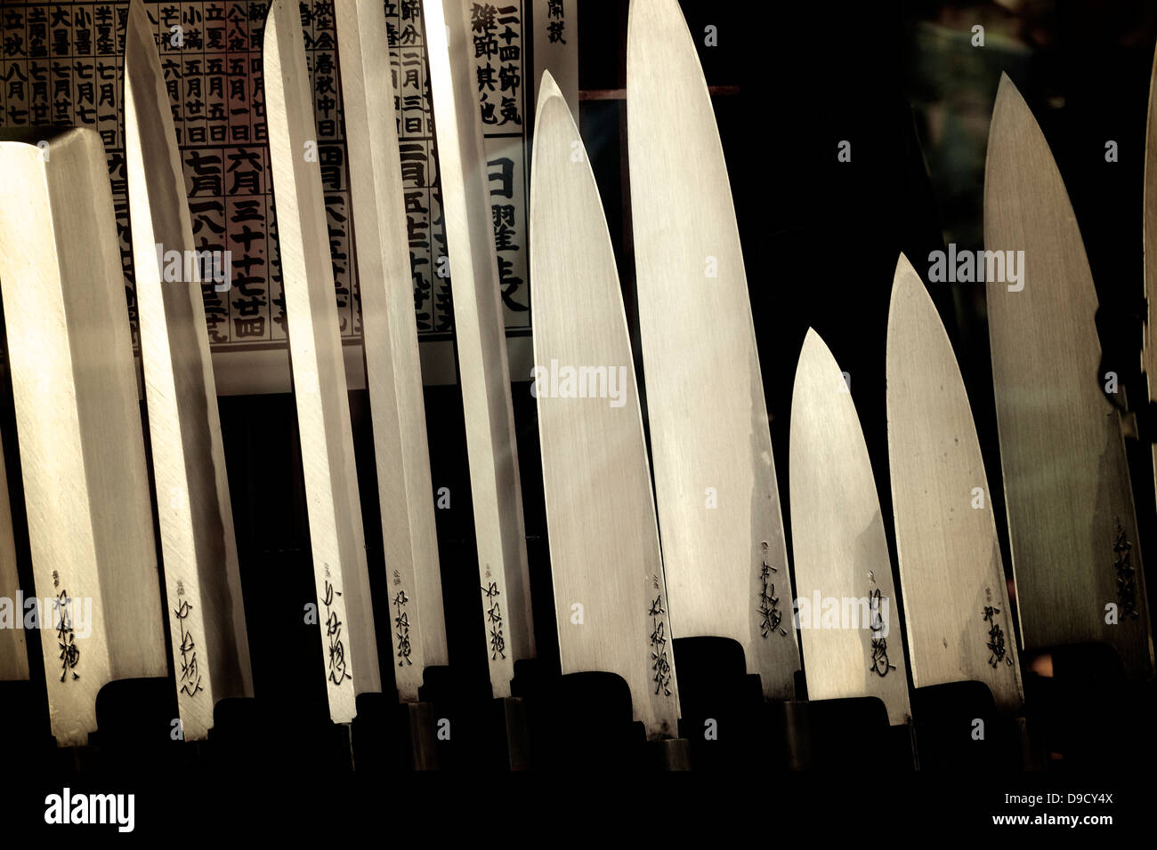 Cucina Giapponese coltelli sul display a coltello negozio specializzato al Tempio di Asakusa, Giappone Foto Stock