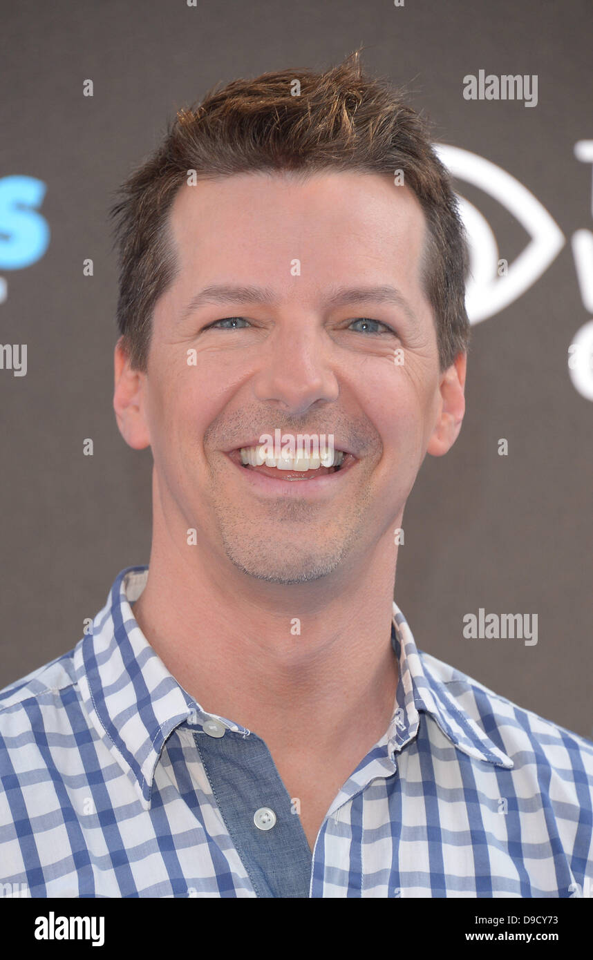 Hollywood, Stati Uniti d'America. 17 Giugno, 2013. Sean Hayes arriva alla premiere del film di Monster università al El Capitan Theatre di Hollywood. Il 17 giugno 2013 il credito: Sydney Alford/Alamy Live News Foto Stock