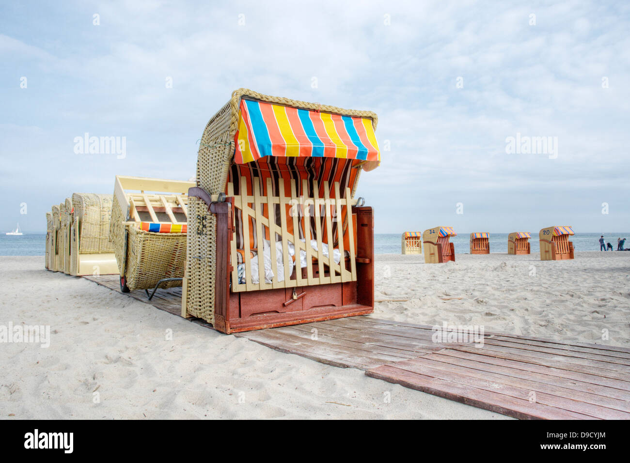 Cestini di spiaggia sul Mar Baltico Foto Stock