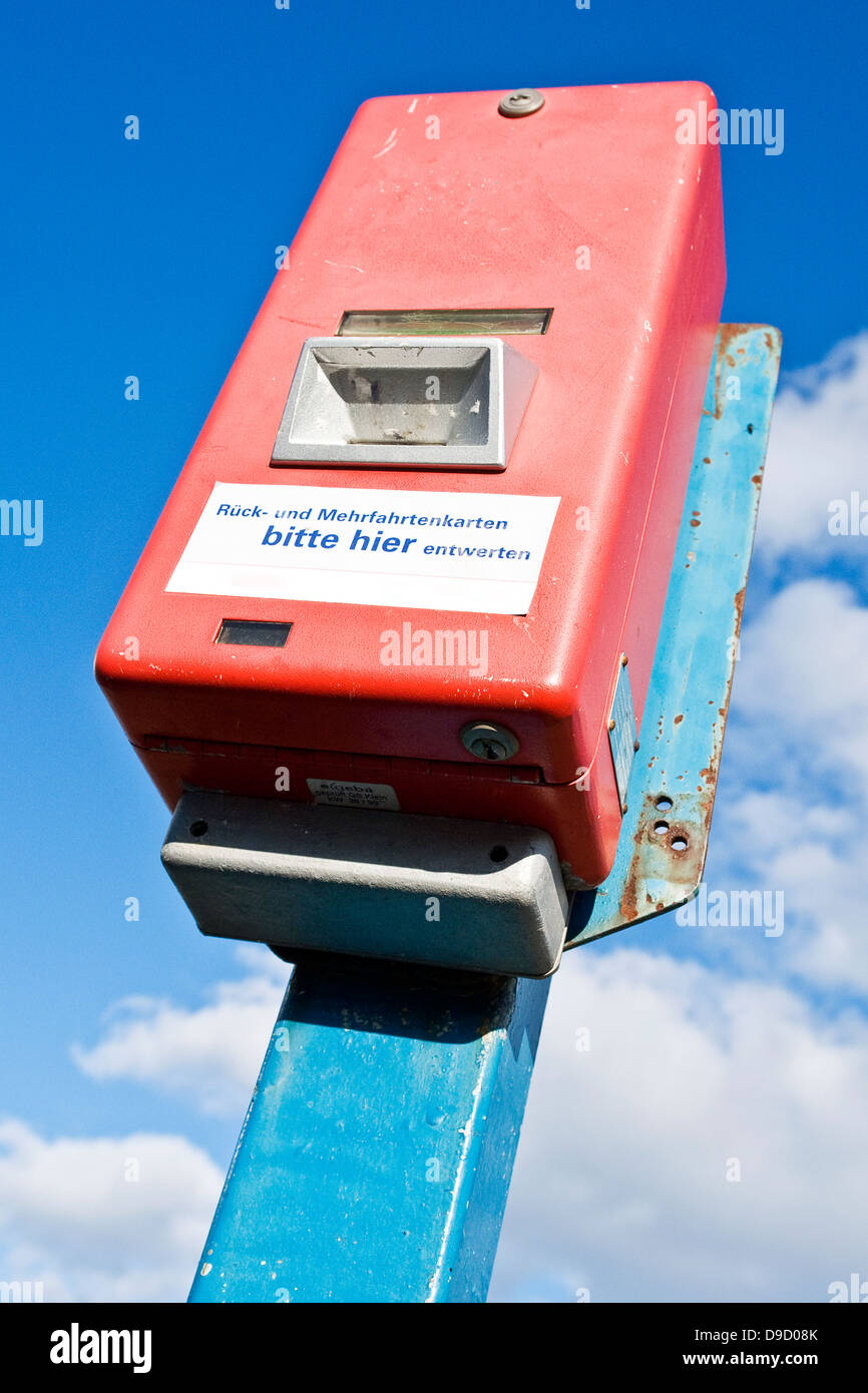 Macchina per devaluating dei biglietti, la macchina per la invalidazione di biglietti Foto Stock