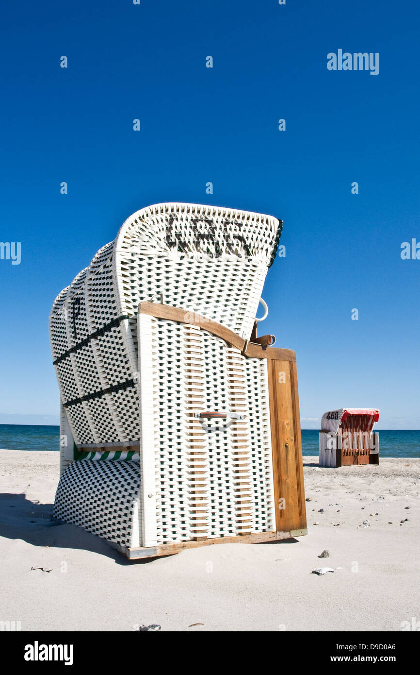 Cestini di spiaggia sul Mar Baltico, bella montagna, cerchio di pl?n, SCHLESWIG-HOLSTEIN, spiaggia della California Foto Stock