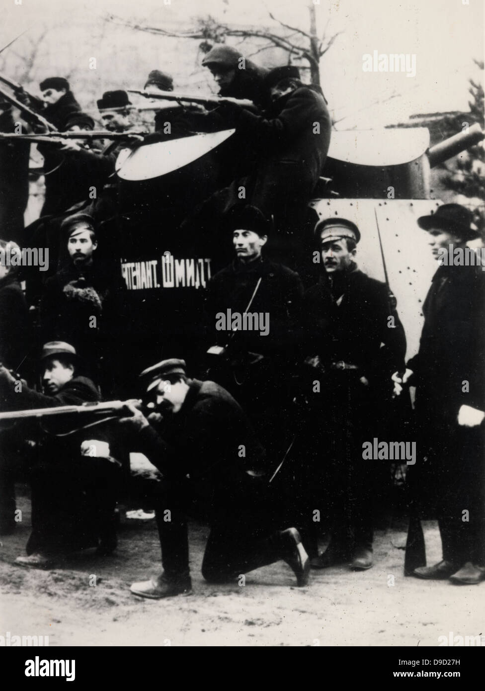 Rivoluzionari russi a San Pietroburgo/Leningrado durante la Rivoluzione di Ottobre nel 1917. Foto Stock