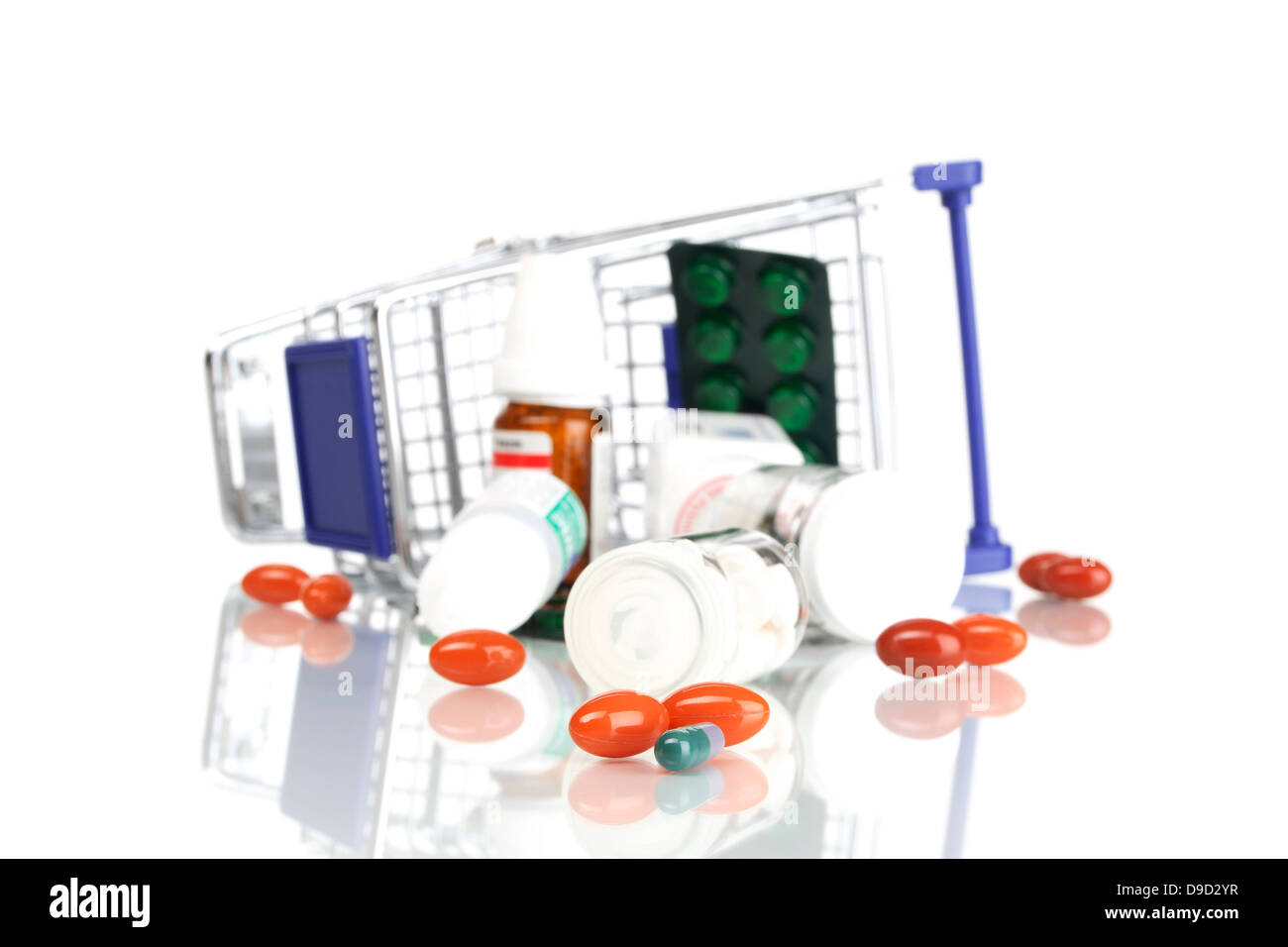Carrelli di shopping con il medicamento Foto Stock