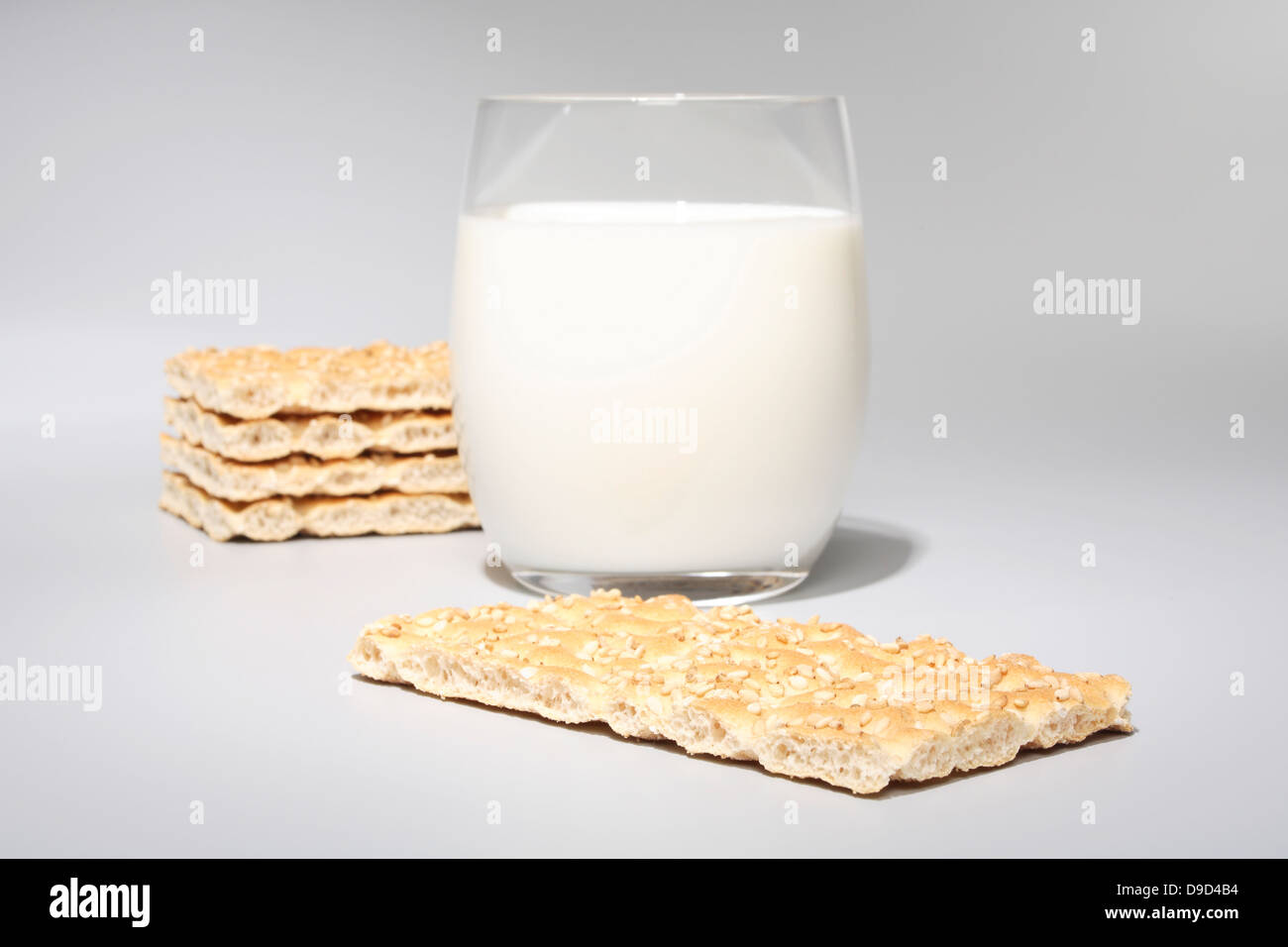 Fette biscottate e latte Foto Stock
