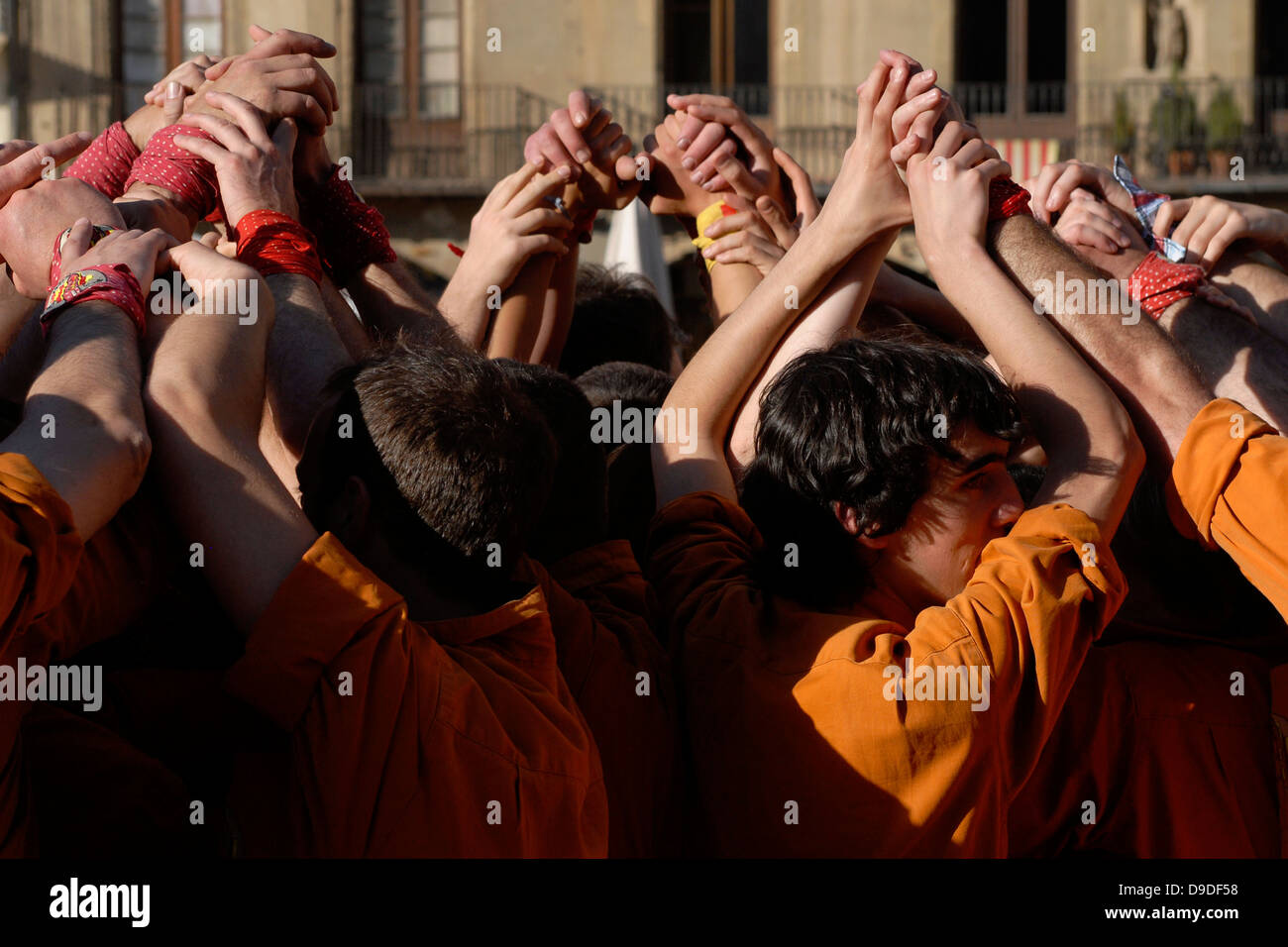 Torre umana, persone, castello, castellers, tradizione, Mercadal, Sindaco, quadrato, Vic, Osona, Barcellona, in Catalogna, Spagna, Europa Foto Stock