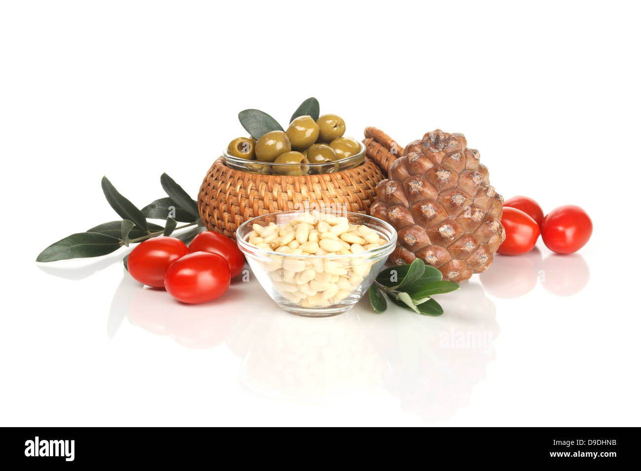 Pomodori, olive e pigne Foto Stock