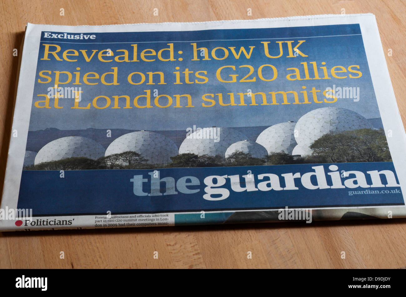 Pagina anteriore del quotidiano Guardian con un esclusivo storia di spionaggio del Regno Unito sul G20 alleati al vertice. Foto Stock