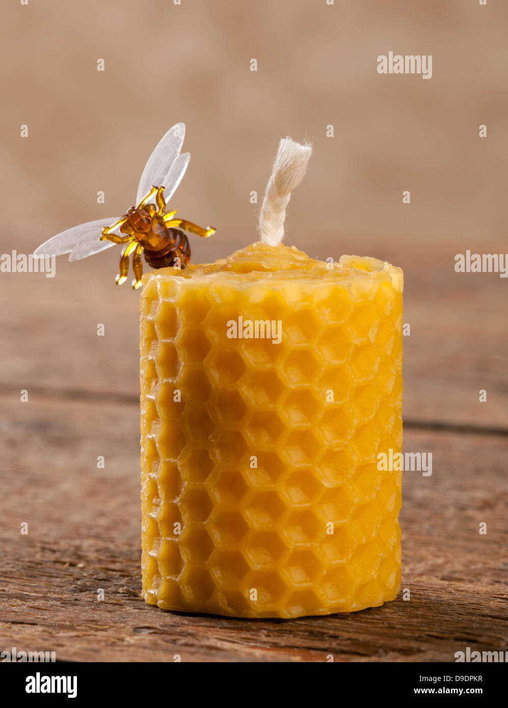 Candele in cera d'api con effetto alveare - Apicoltura Feri