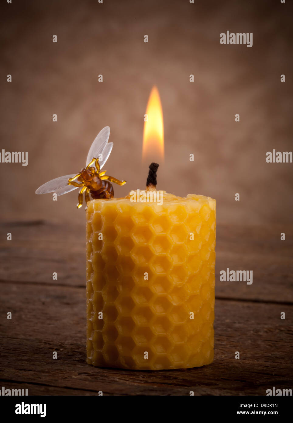 Candele della cera d'api immagine stock. Immagine di candela - 36632141