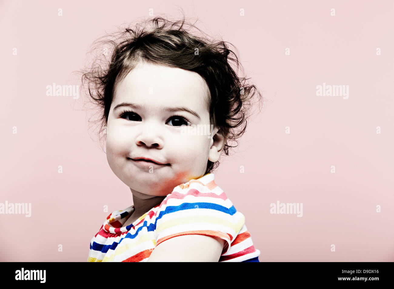 Ritratto di bambina indossa striped top Foto Stock
