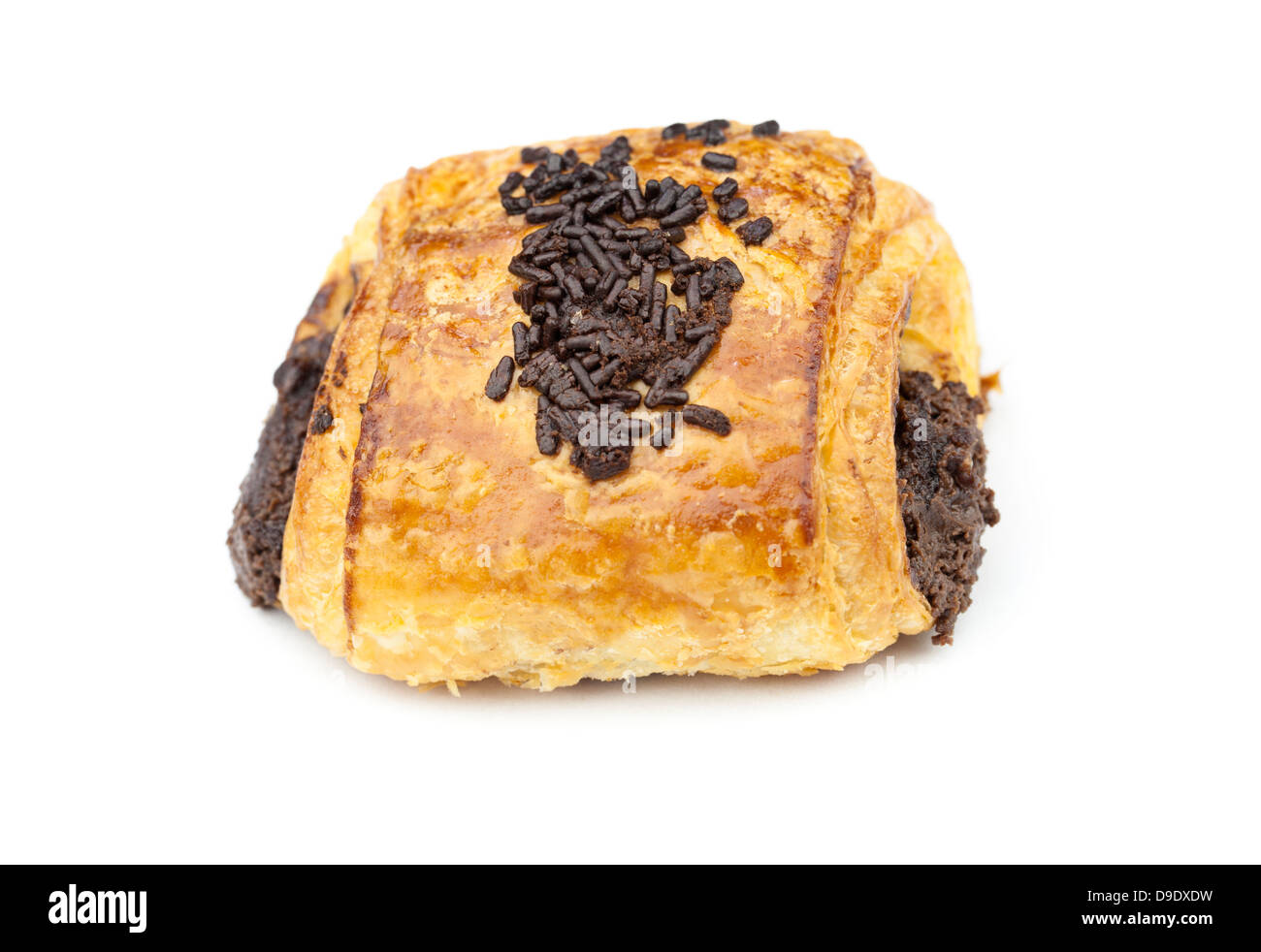 Fresca e gustosa pain au chocolat isolati su sfondo bianco Foto Stock
