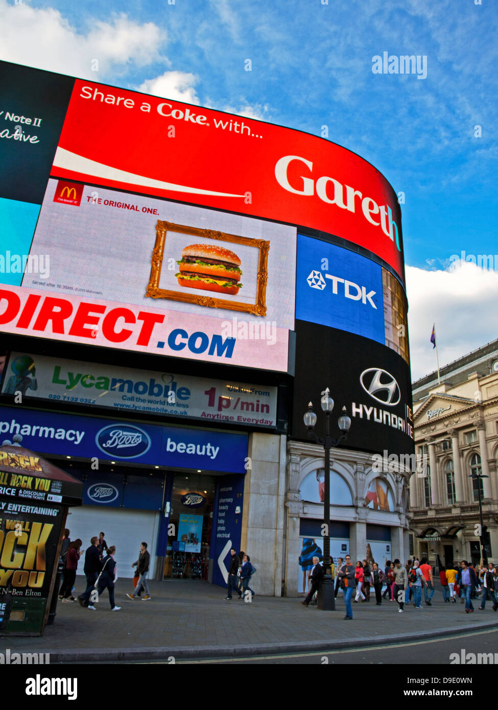 Il Neon cartelloni a Piccadilly Circus e il West End, la City of Westminster, Londra, Inghilterra, Regno Unito Foto Stock