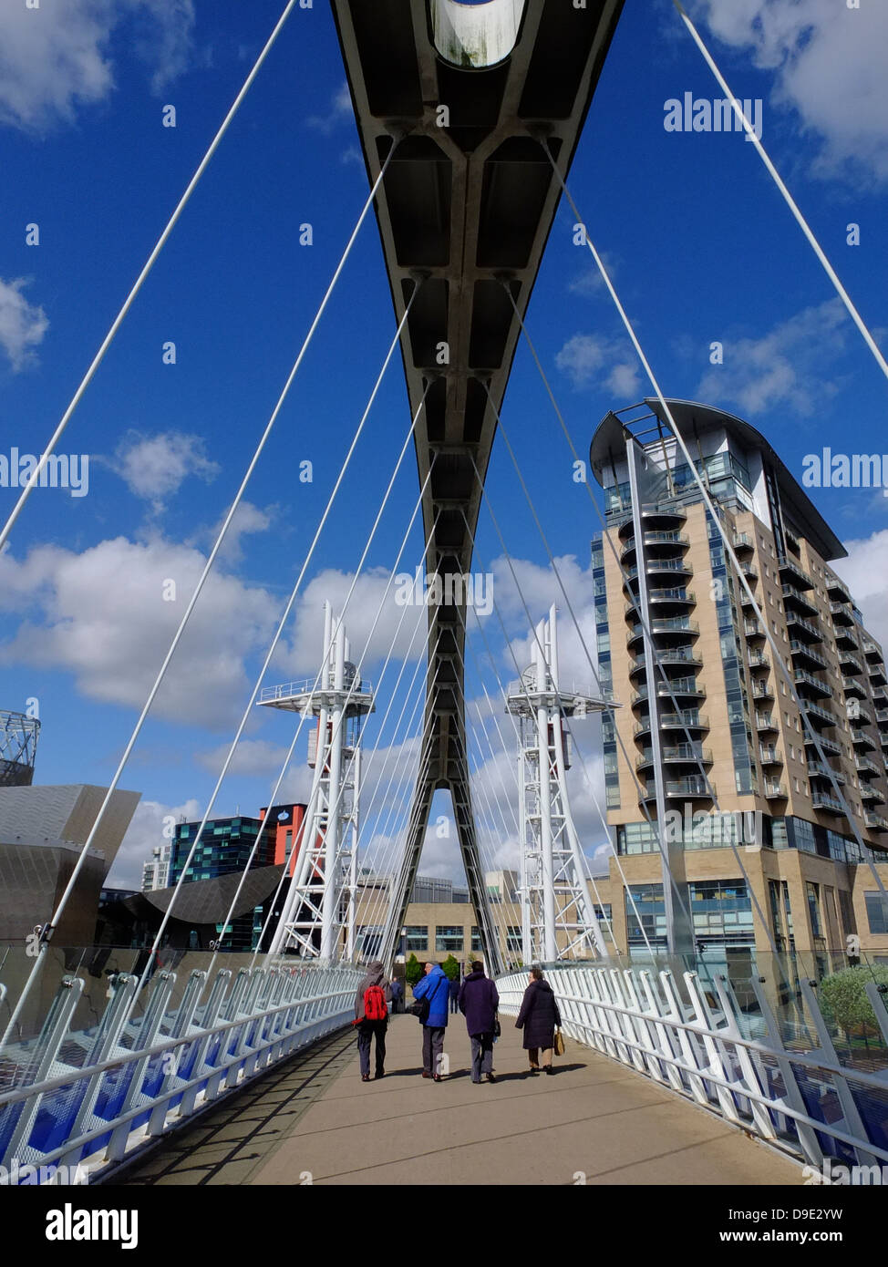 Regno Unito, Salford, sospensione ponte in prossimità di Media City Foto Stock