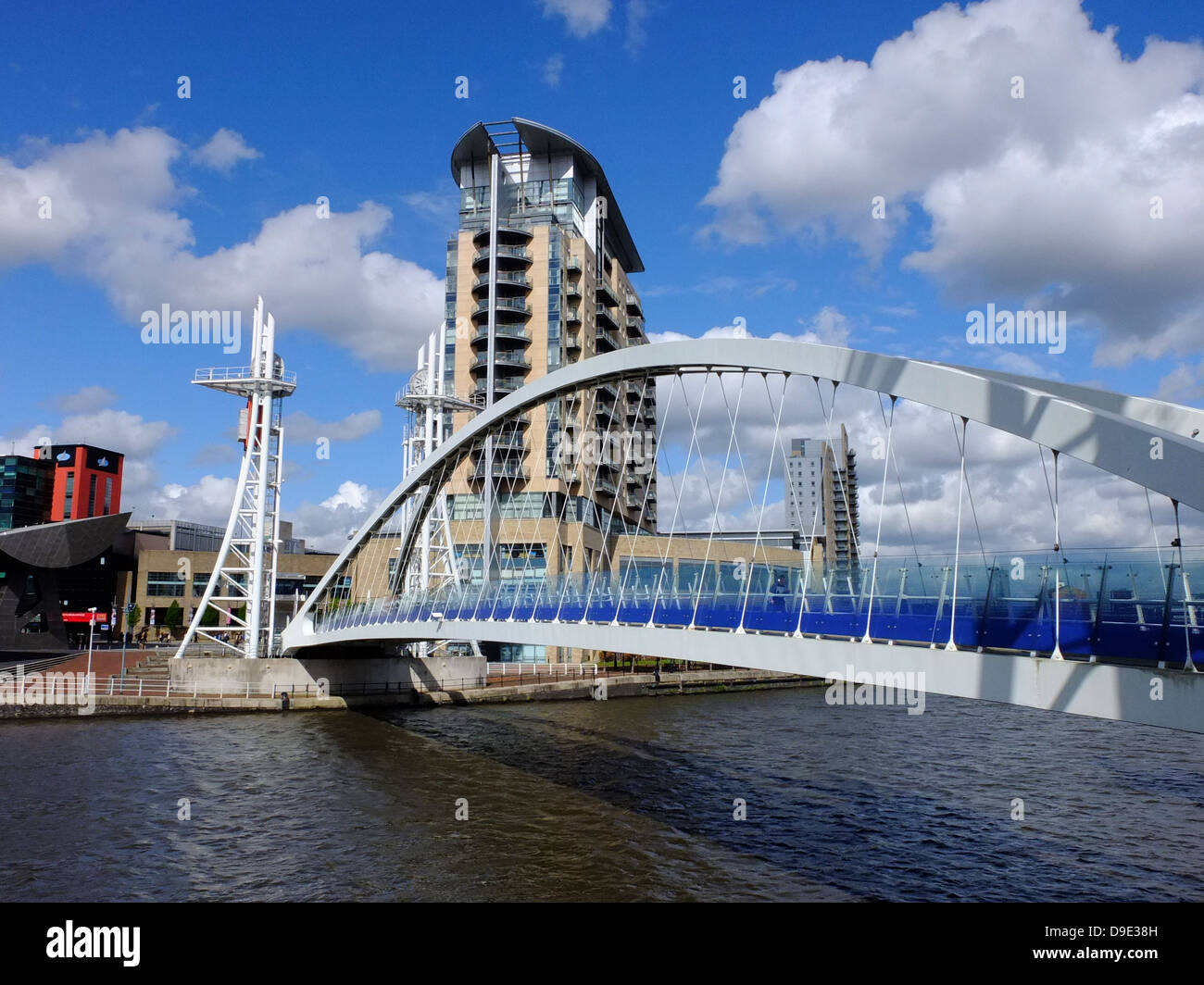 Regno Unito, Salford, sospensione ponte in prossimità di Media City Foto Stock