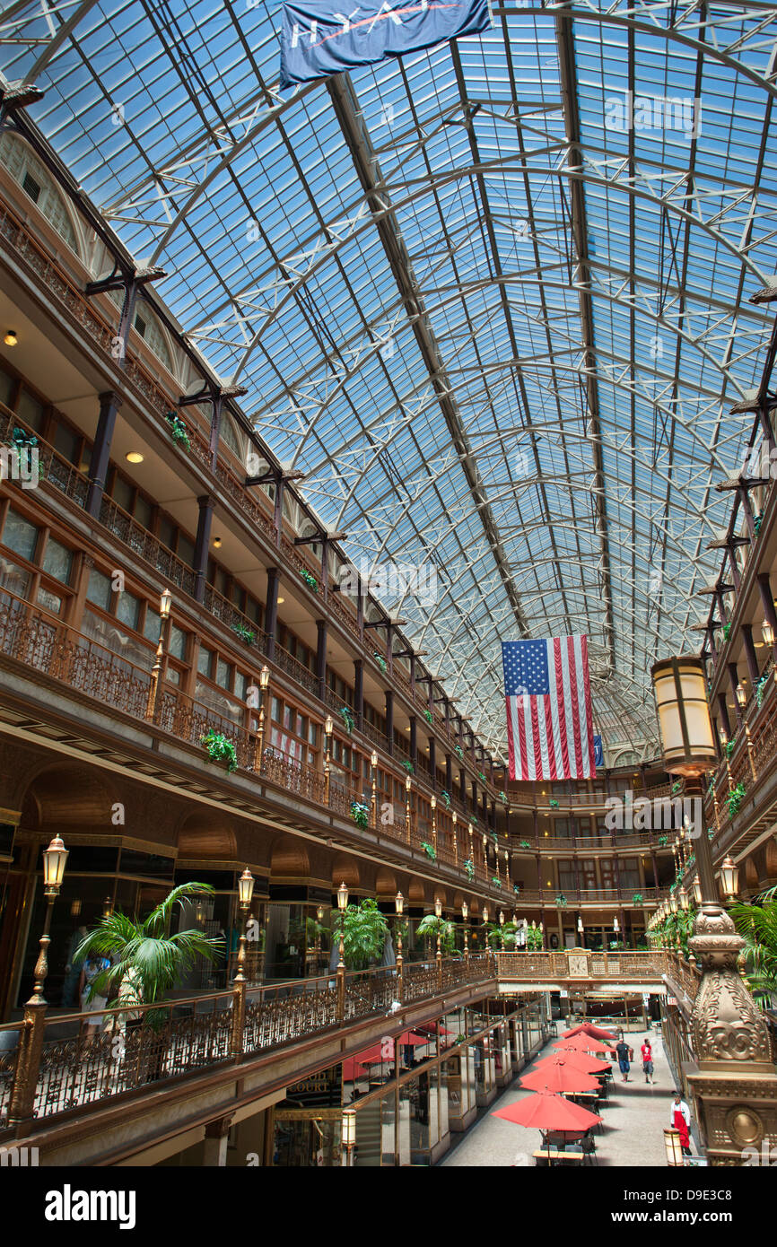 Vittoriano storico Shopping Arcade HYATT REGENCY HOTEL DOWNTOWN CLEVELAND OHIO USA Foto Stock