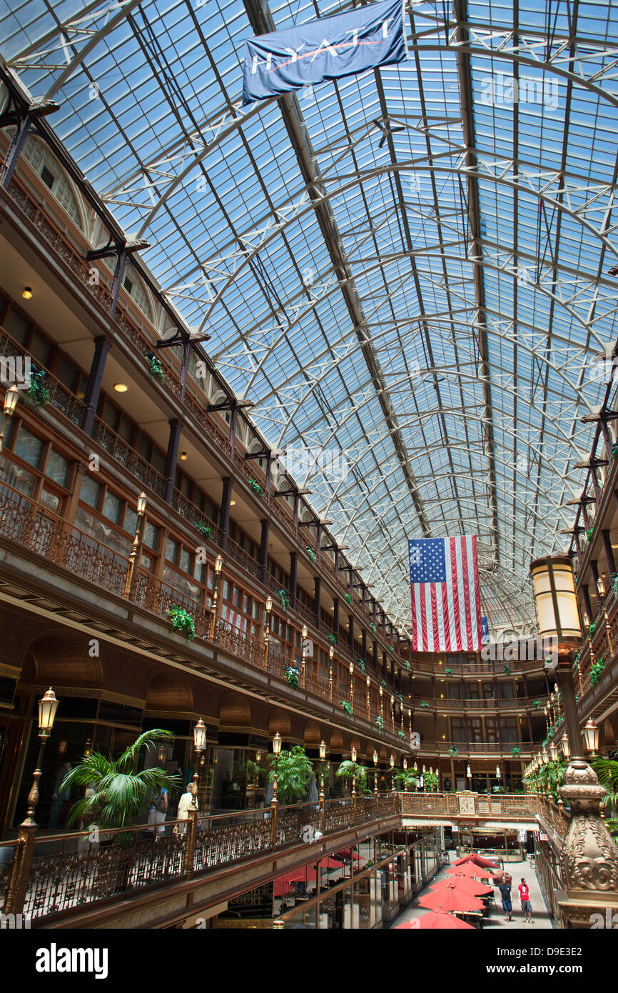 Vittoriano storico Shopping Arcade HYATT REGENCY HOTEL DOWNTOWN CLEVELAND OHIO USA Foto Stock