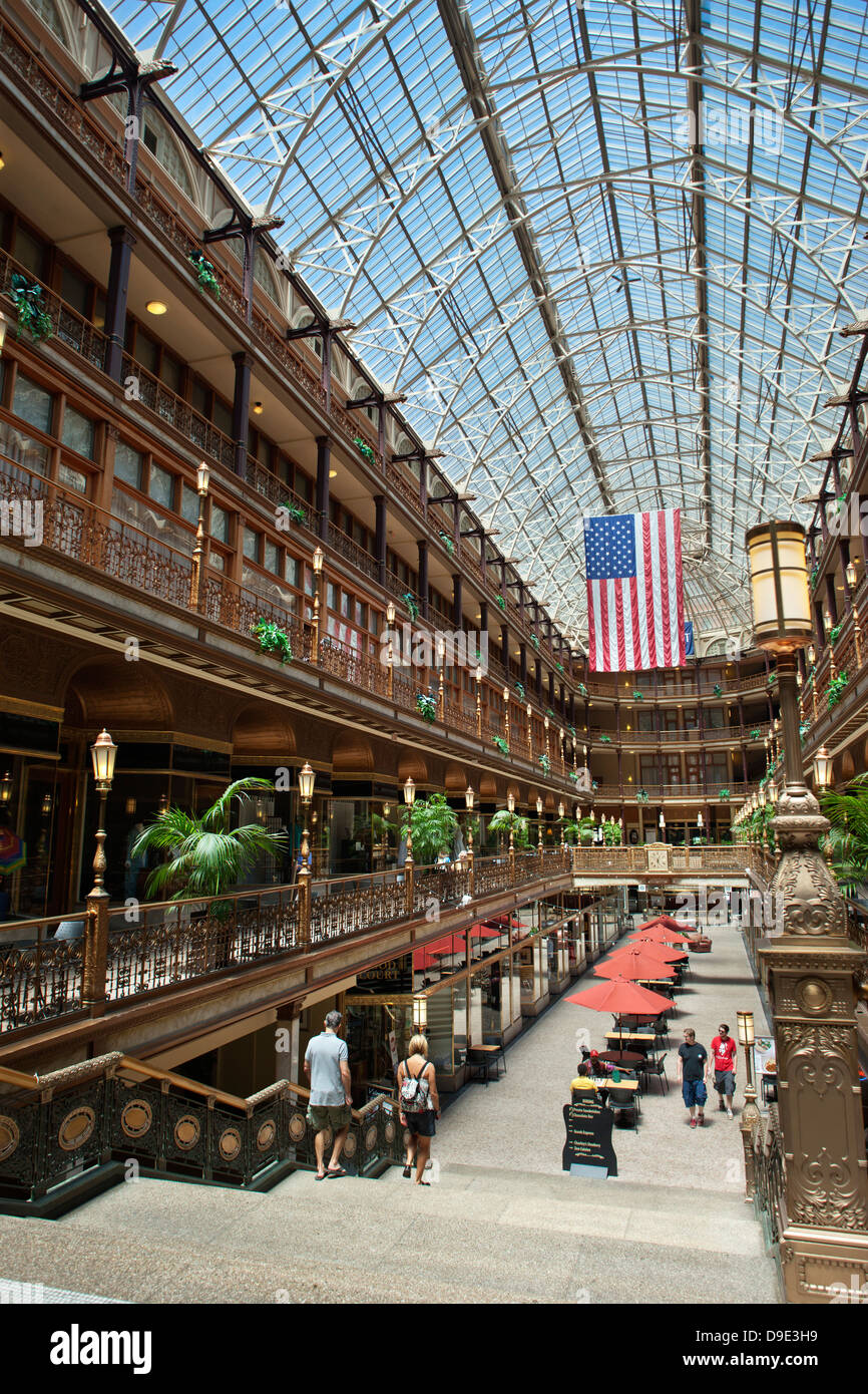 Vittoriano storico Shopping Arcade HYATT REGENCY HOTEL DOWNTOWN CLEVELAND OHIO USA Foto Stock