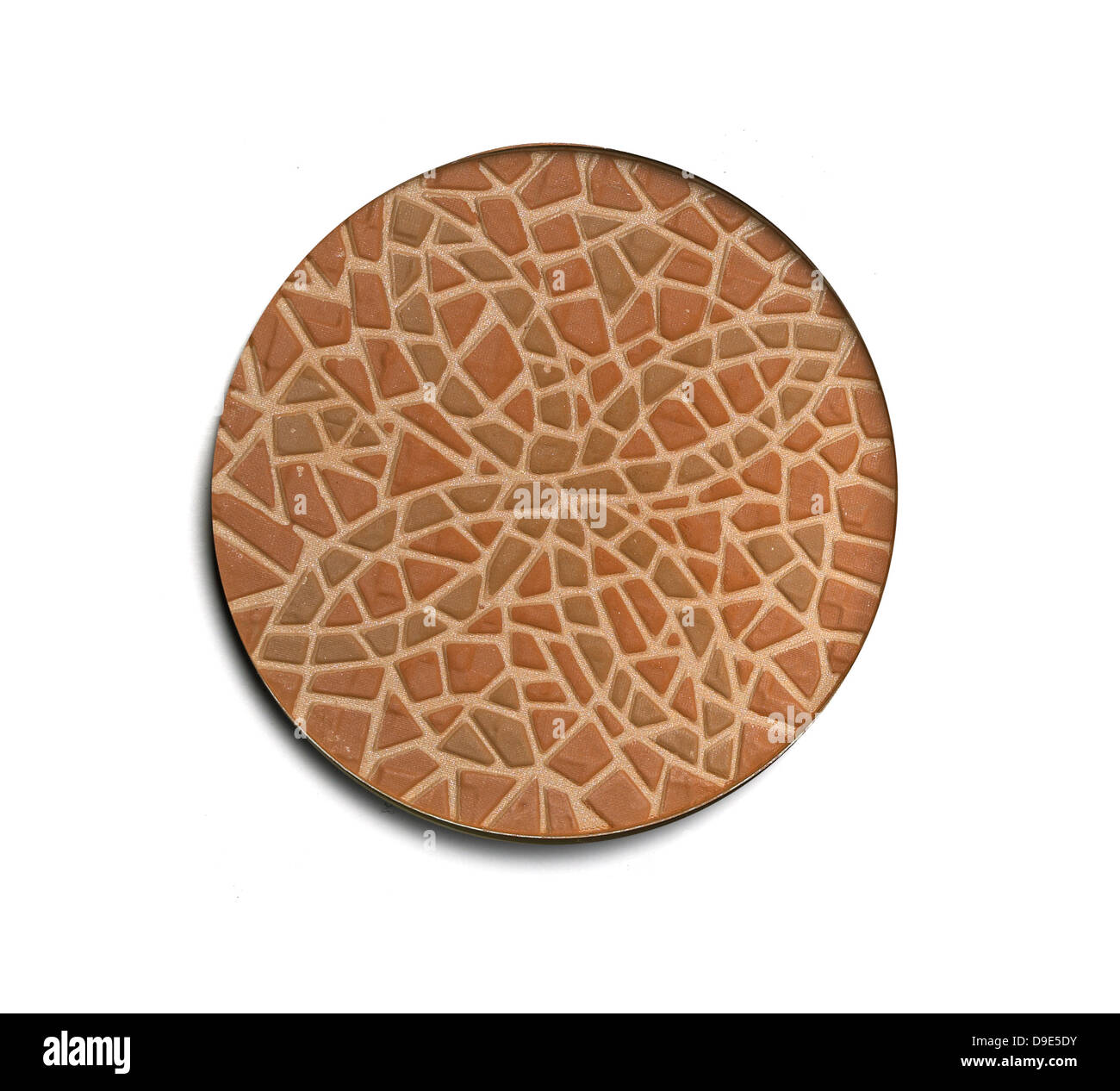 Sgranate bronzer polvere taglio compatto su uno sfondo bianco Foto Stock