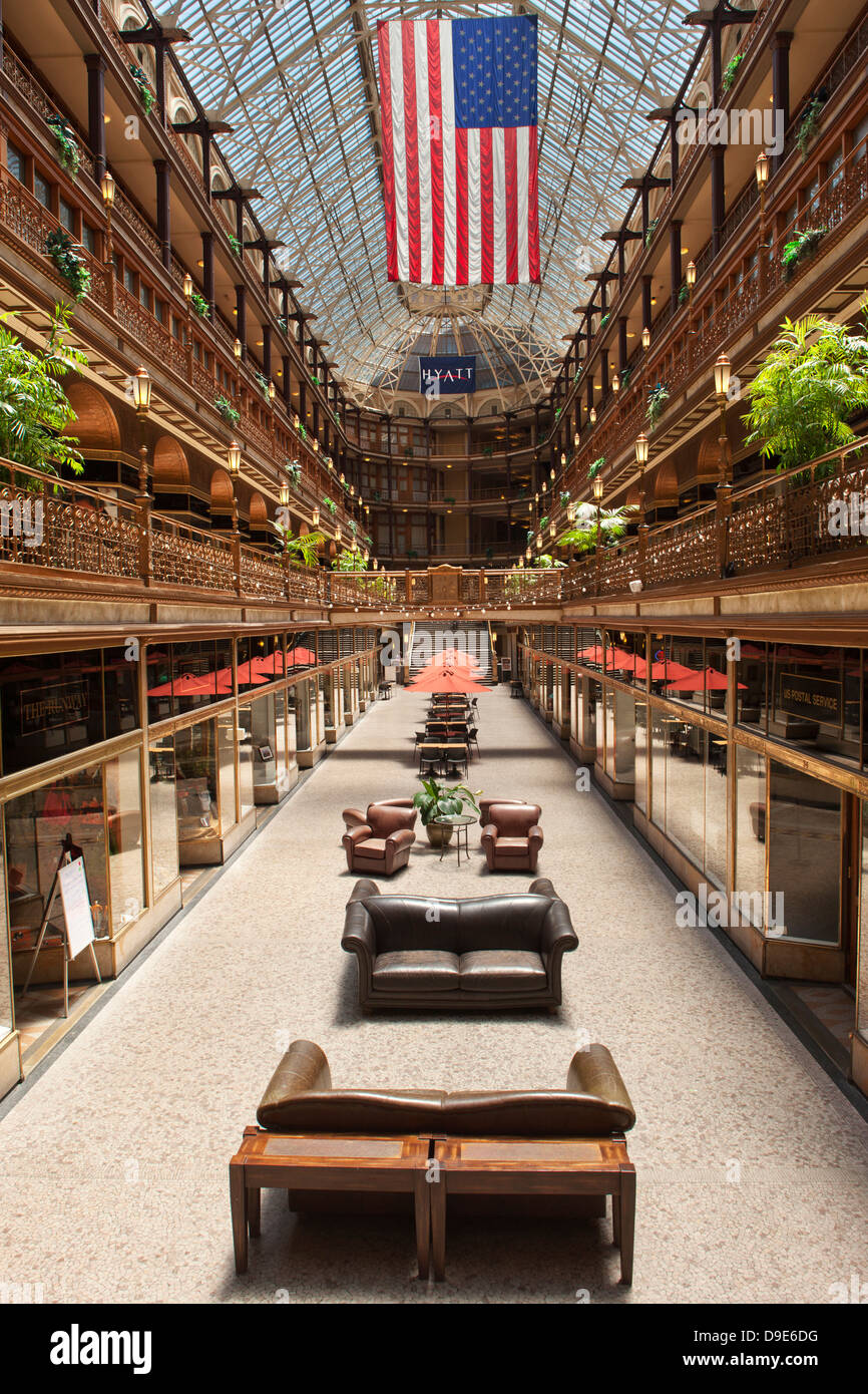 Vittoriano storico Shopping Arcade HYATT REGENCY HOTEL DOWNTOWN CLEVELAND OHIO USA Foto Stock