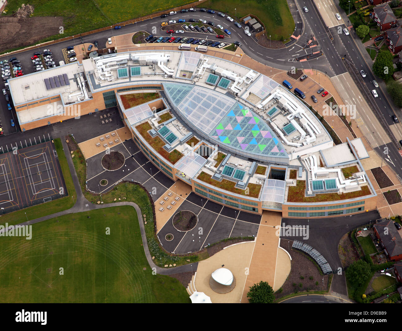 Vista aerea di Newman RC College, un nuovo edificio scolastico in Chadderton, Oldham, Manchester Foto Stock