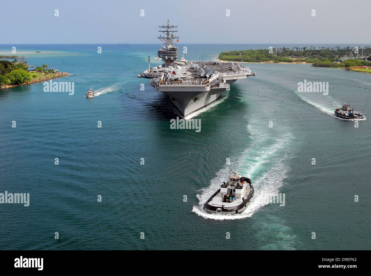 Portaerei USS Ronald Reagan transita a Pearl Harbor nelle Hawaii. Foto Stock