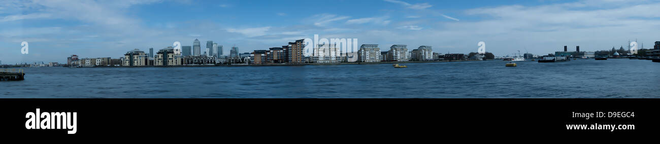 Londra tamigi skyline di barche di acqua Foto Stock