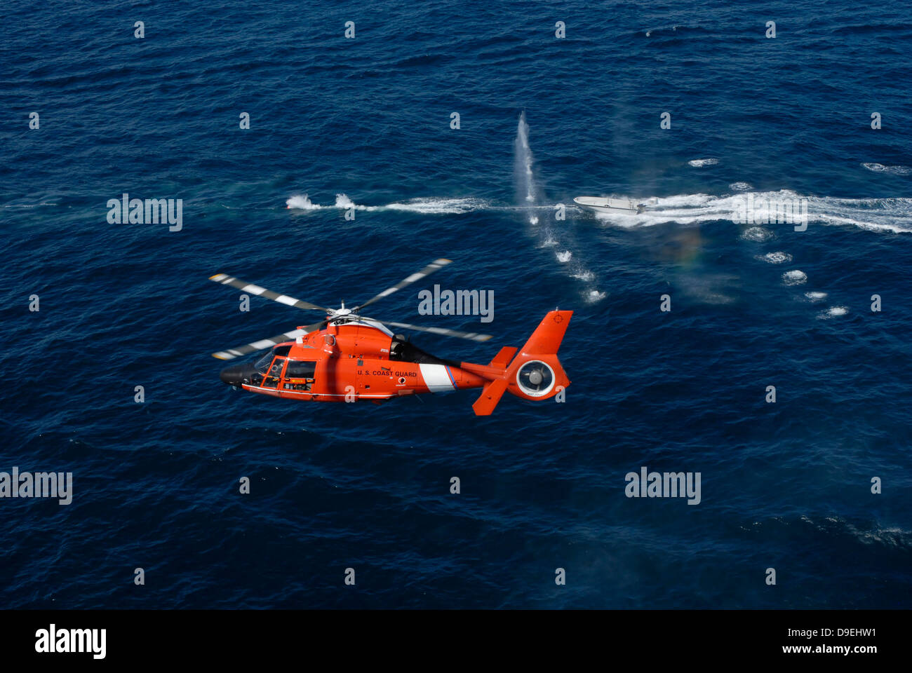 Un elicottero equipaggio treni al largo di Jacksonville, Florida. Foto Stock